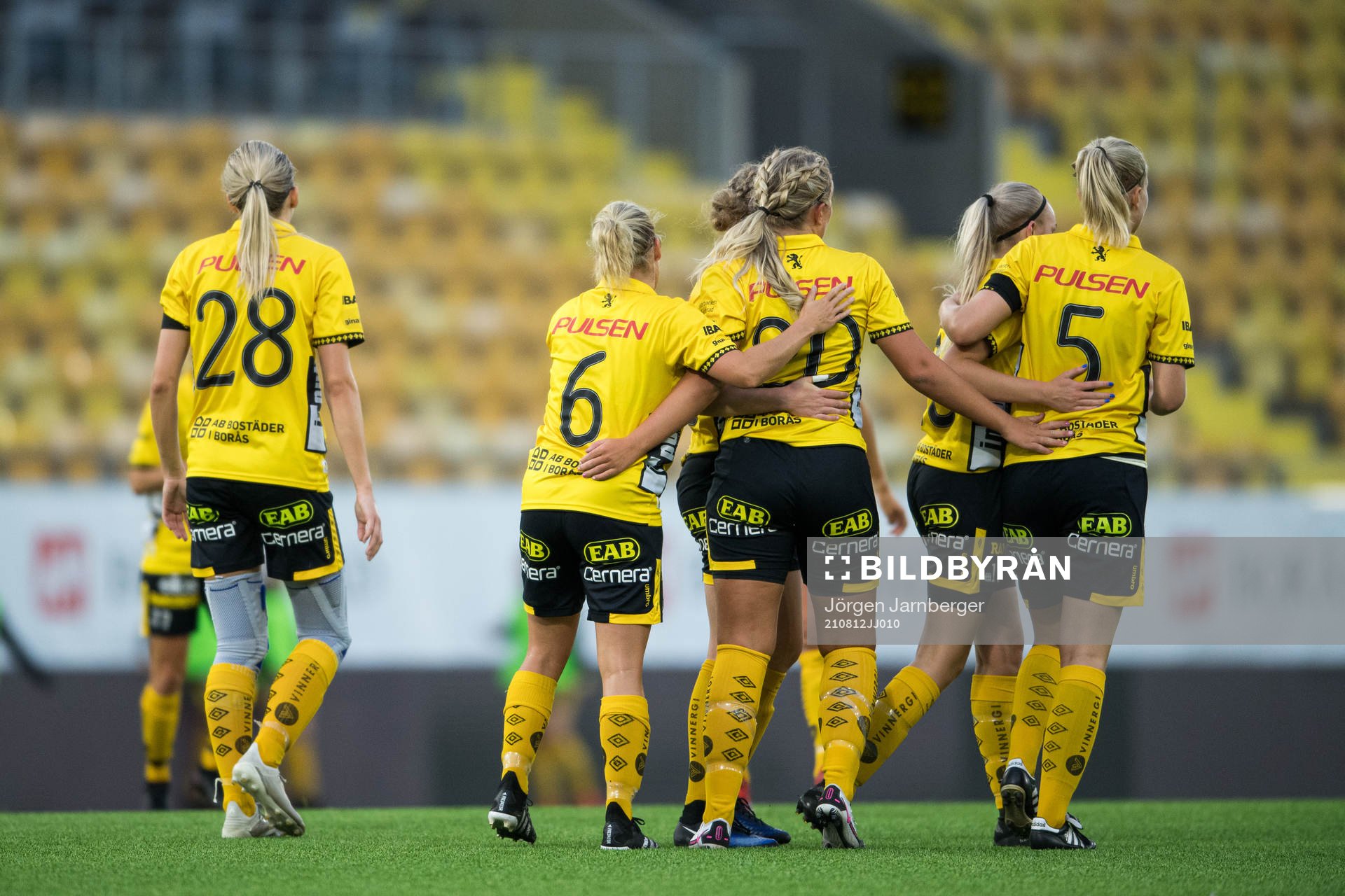 Elfsborgs spelare jublar efter att Matilda Ståhlbom Karlsson gjort 2-0 under fotbollsmatchen i division 3 västra dam mellan Elfsborg och Svenljunga den 12 augusti 2021 i Borås.