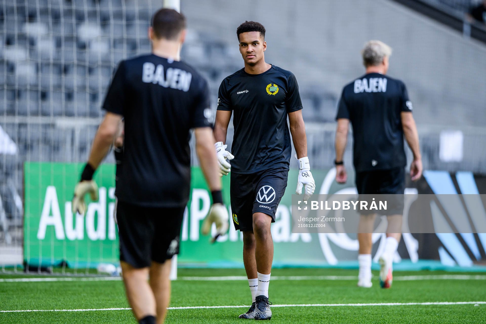 goalkeeper Oliver Dovin of Hammarby