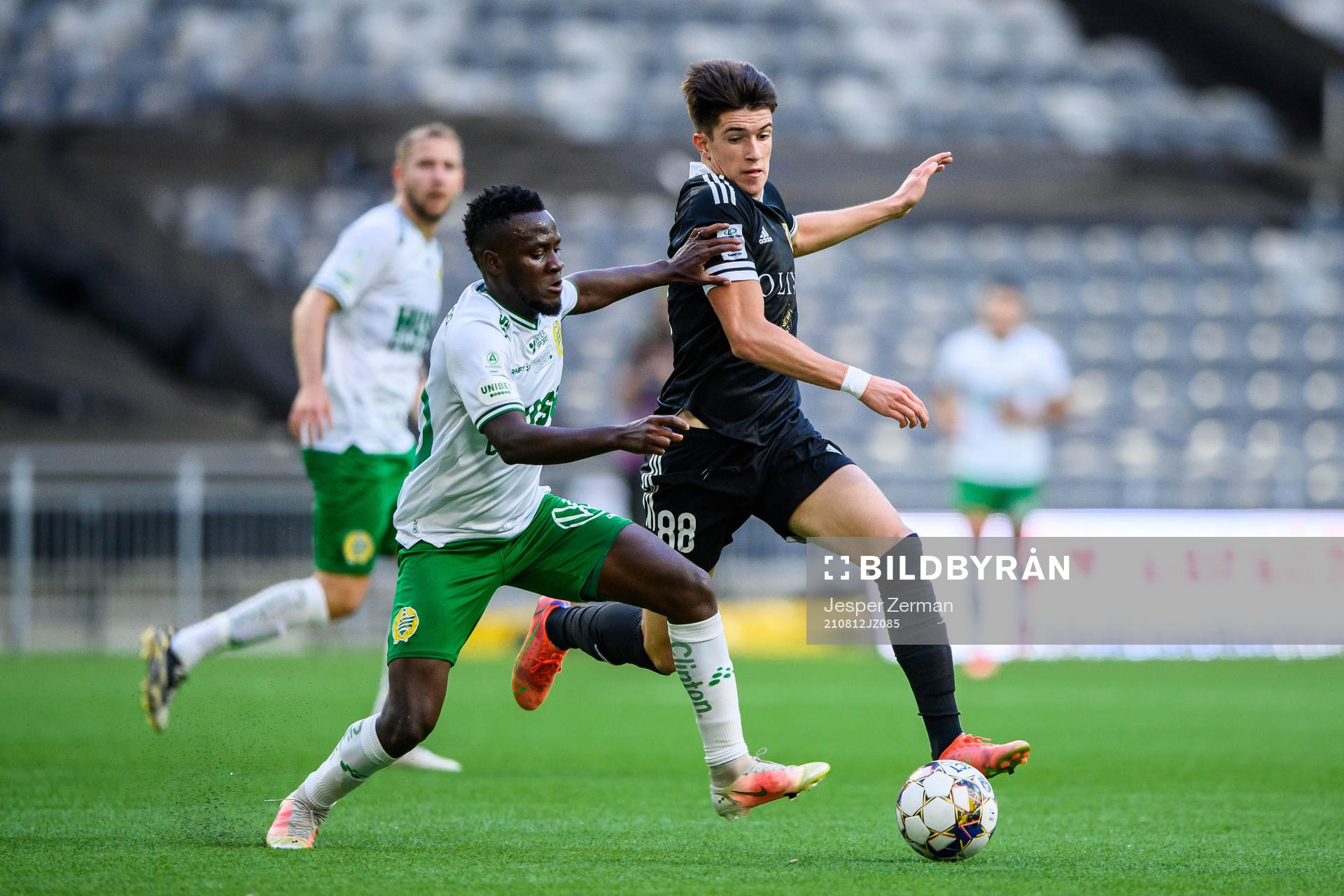 David Accam of Hammarby and Jovan Lukic of Cukaricki