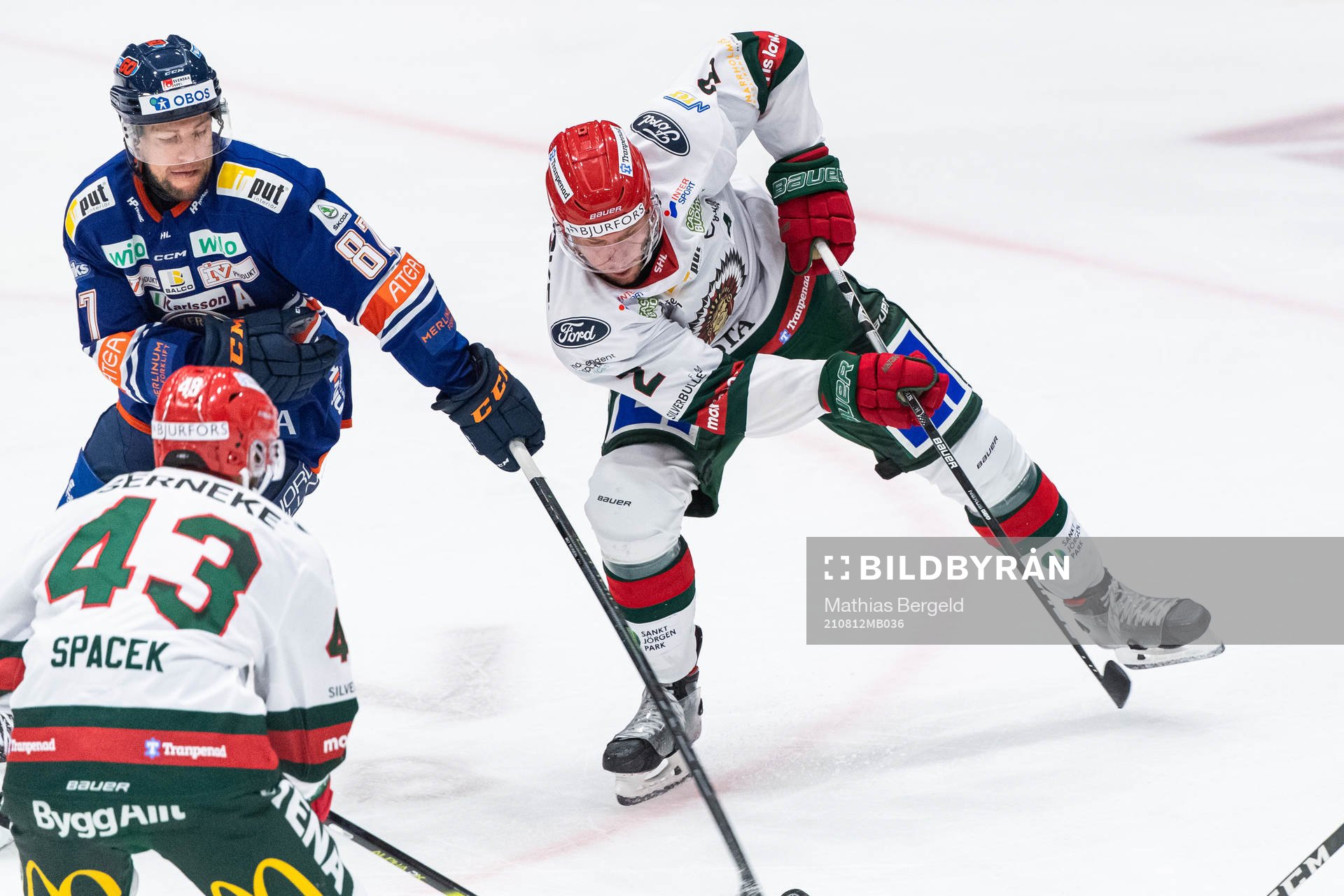 Växjös Robert Rosén och Frölundas Christian Folin i