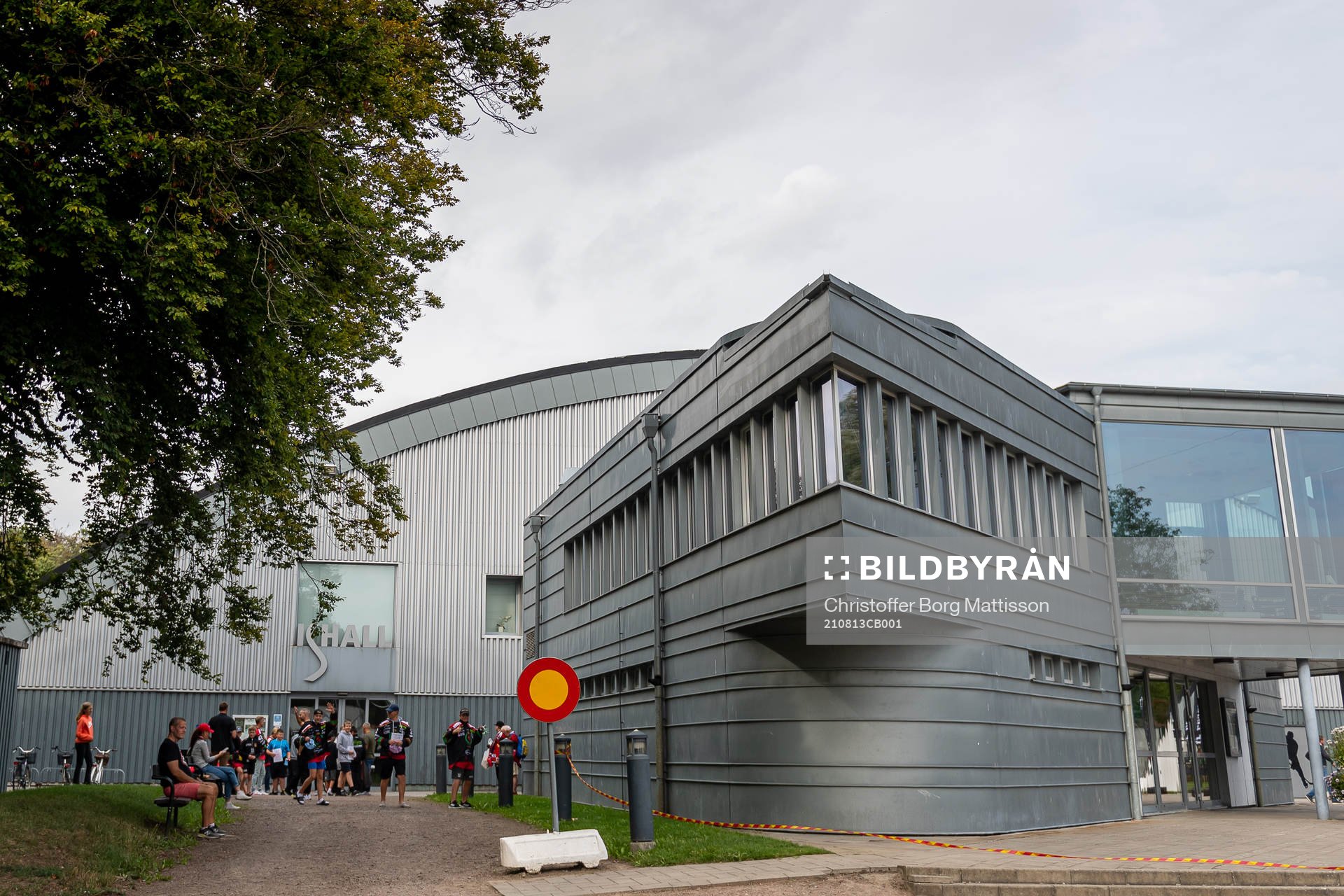 Vy över entrén till Landskrona Ishall