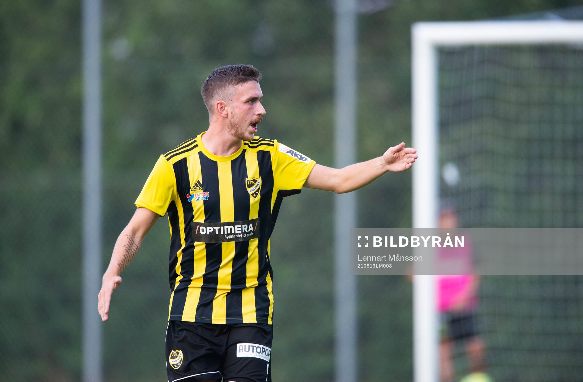 IFK Hässleholms Max Sandberg i matchen i division 2 mellan