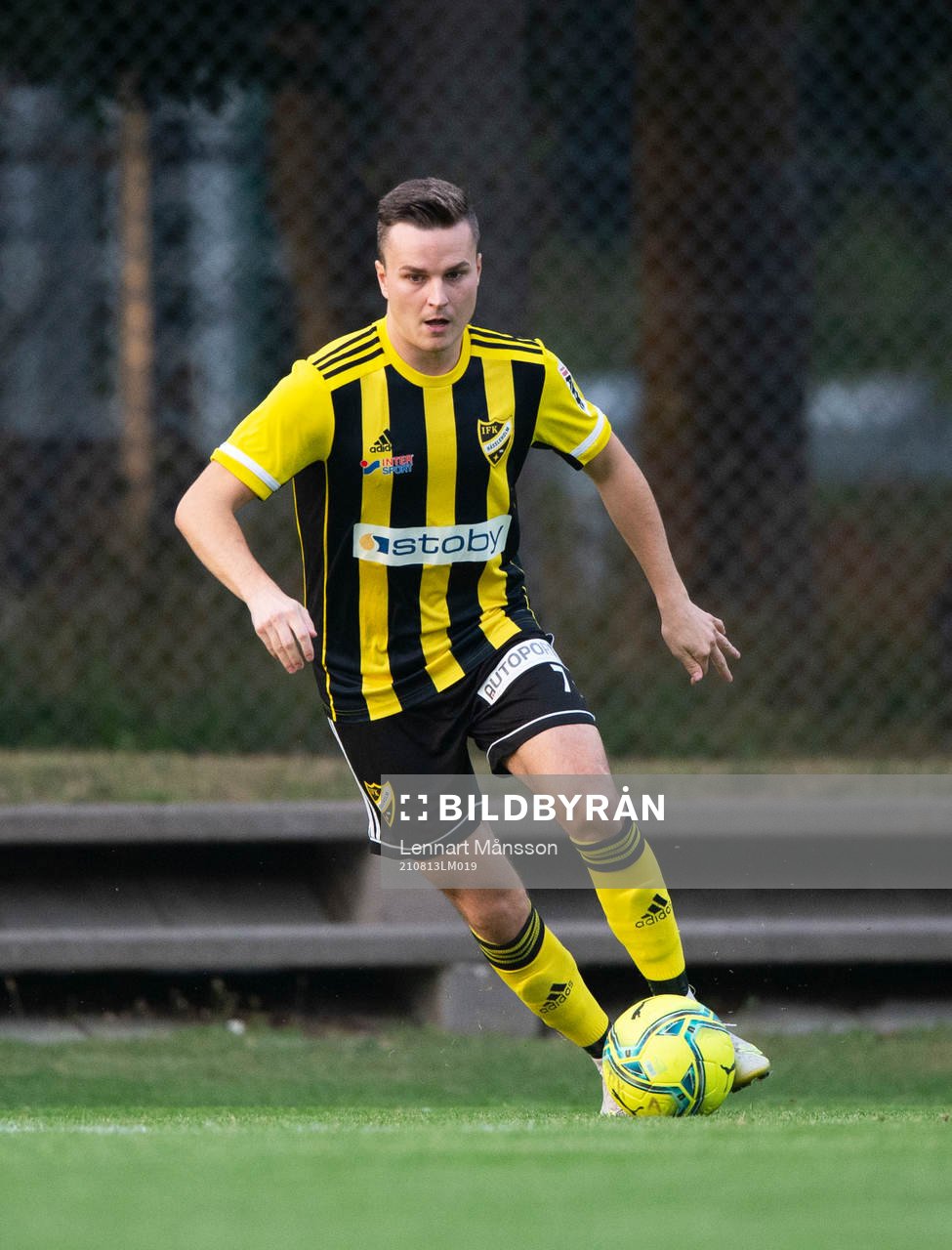 IFK Hässleholms Danny Gunnarsson i matchen i division 2