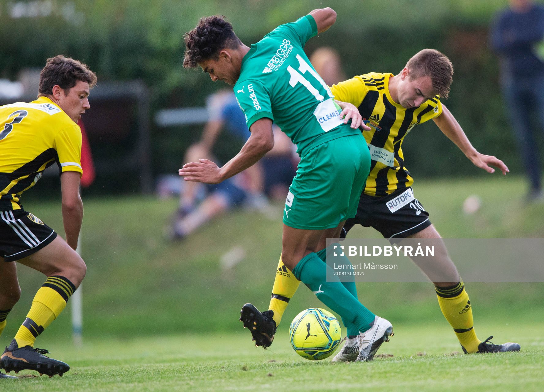 IFK Hässleholms mittbackspar Isak Orajärvi och Isak Olsson i matchen i division 2 mellan BK Olympic och IFK Hässleholm i Malmö 13 augusti 2021.