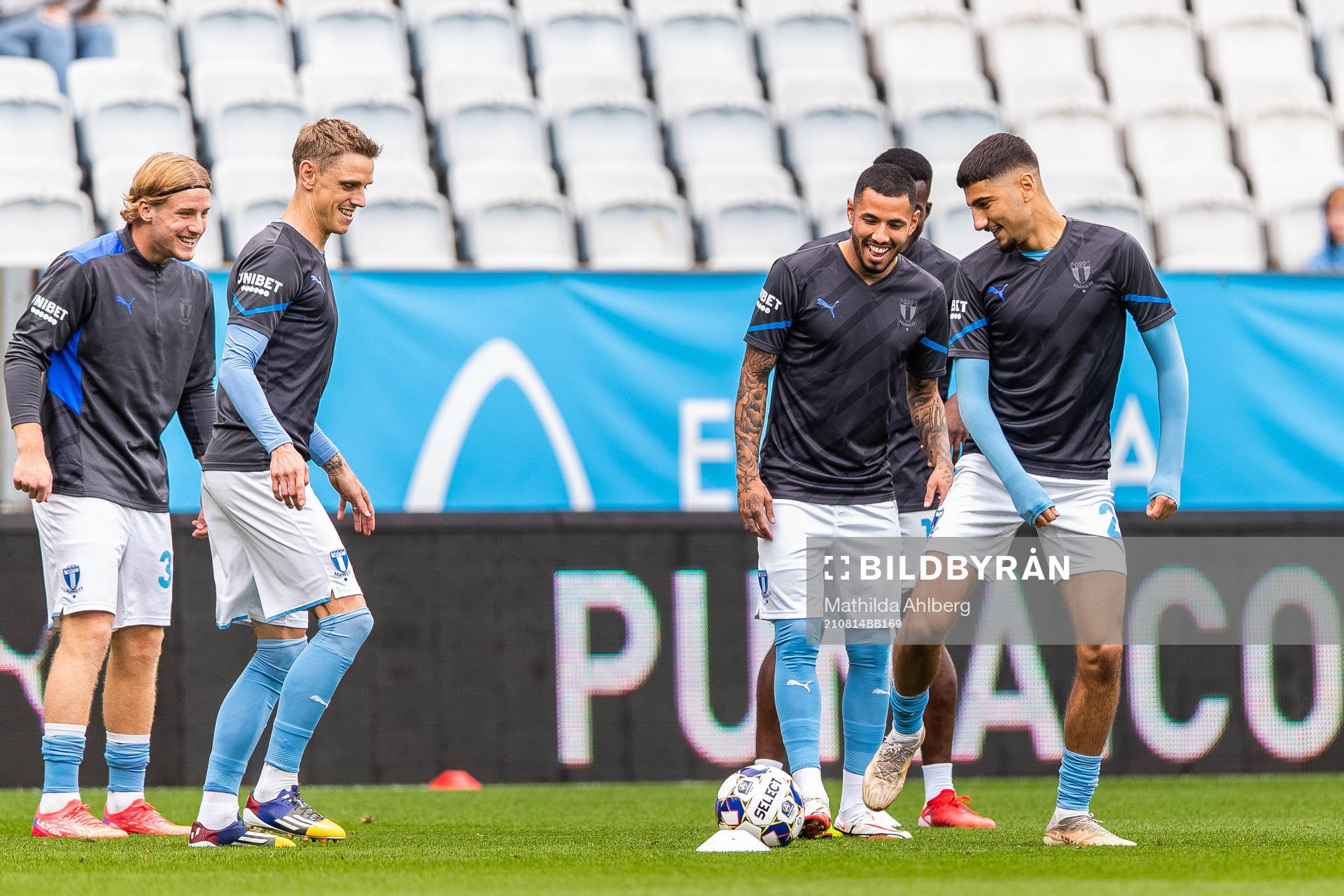 Malmö FFs Sergio Pena (tvåa från höger)