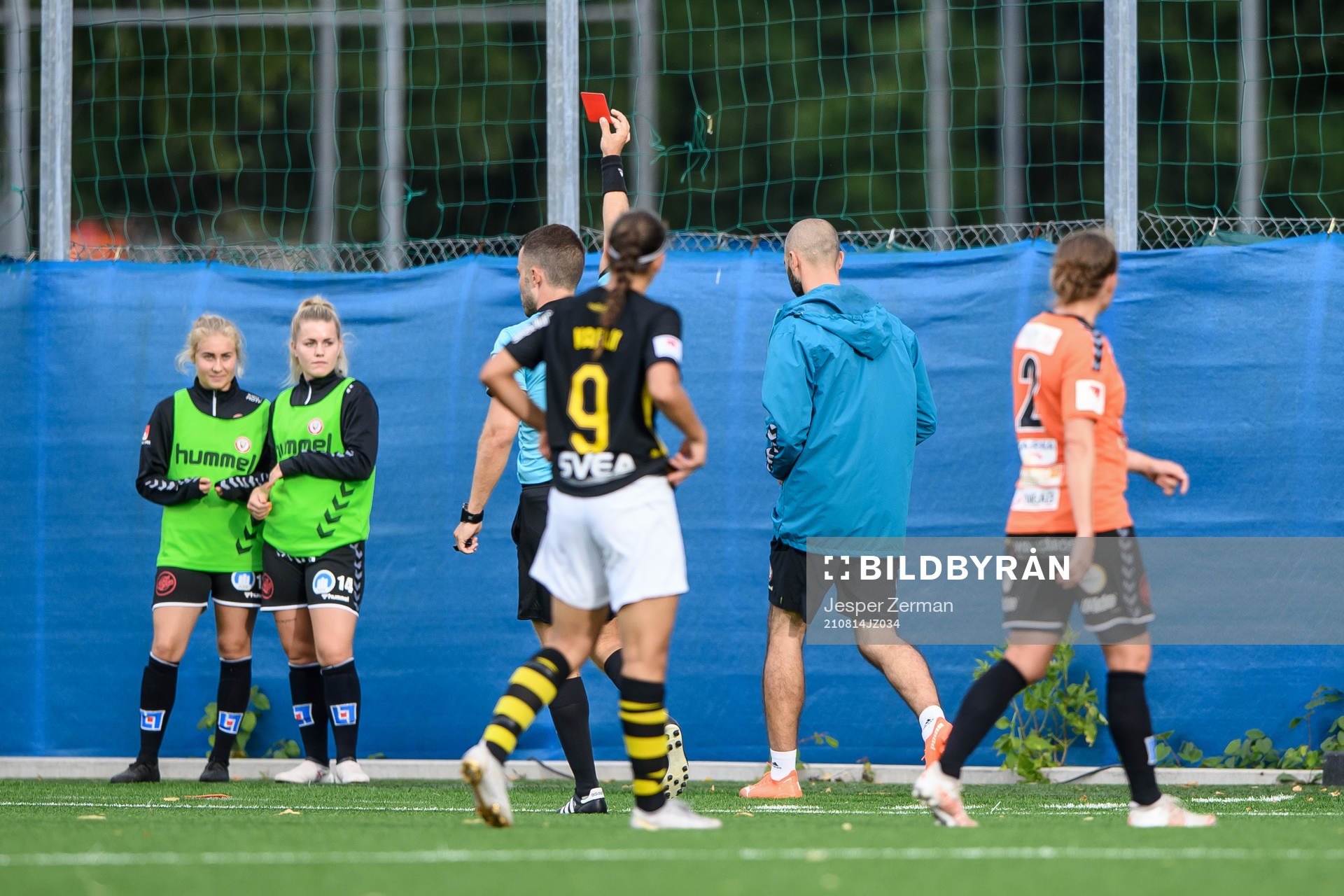 Kristianstads målvaktstränare Bojan Jovic får ett rött