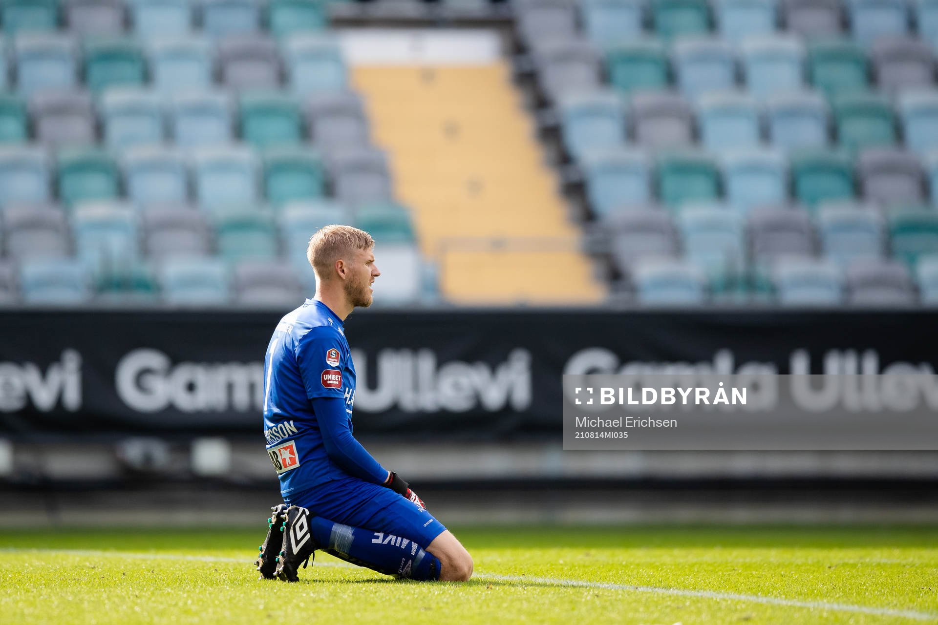 Örgrytes målvakt Fredrik Andersson deppar