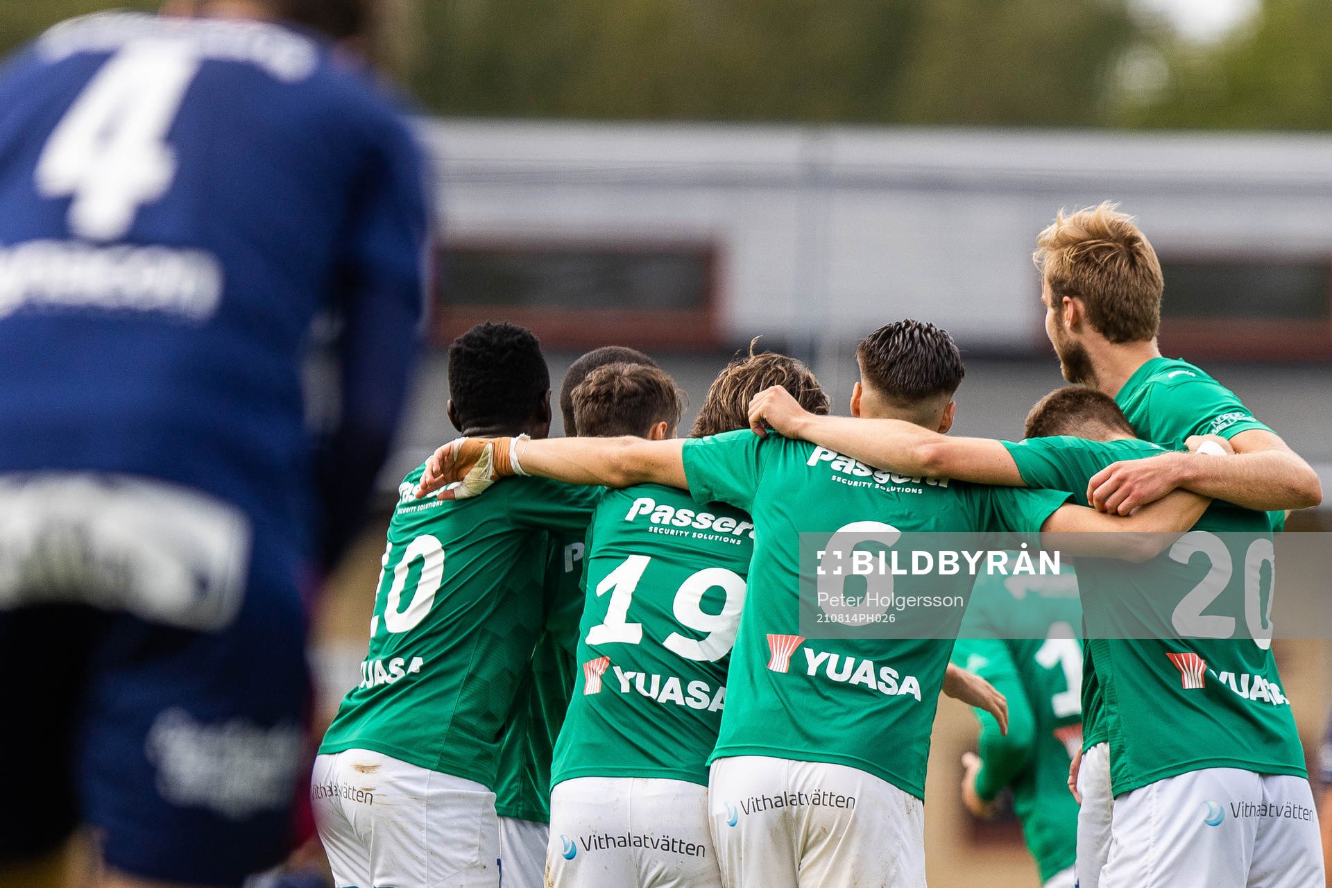 Jönköpings Robin Book jublar med lagkamrater
