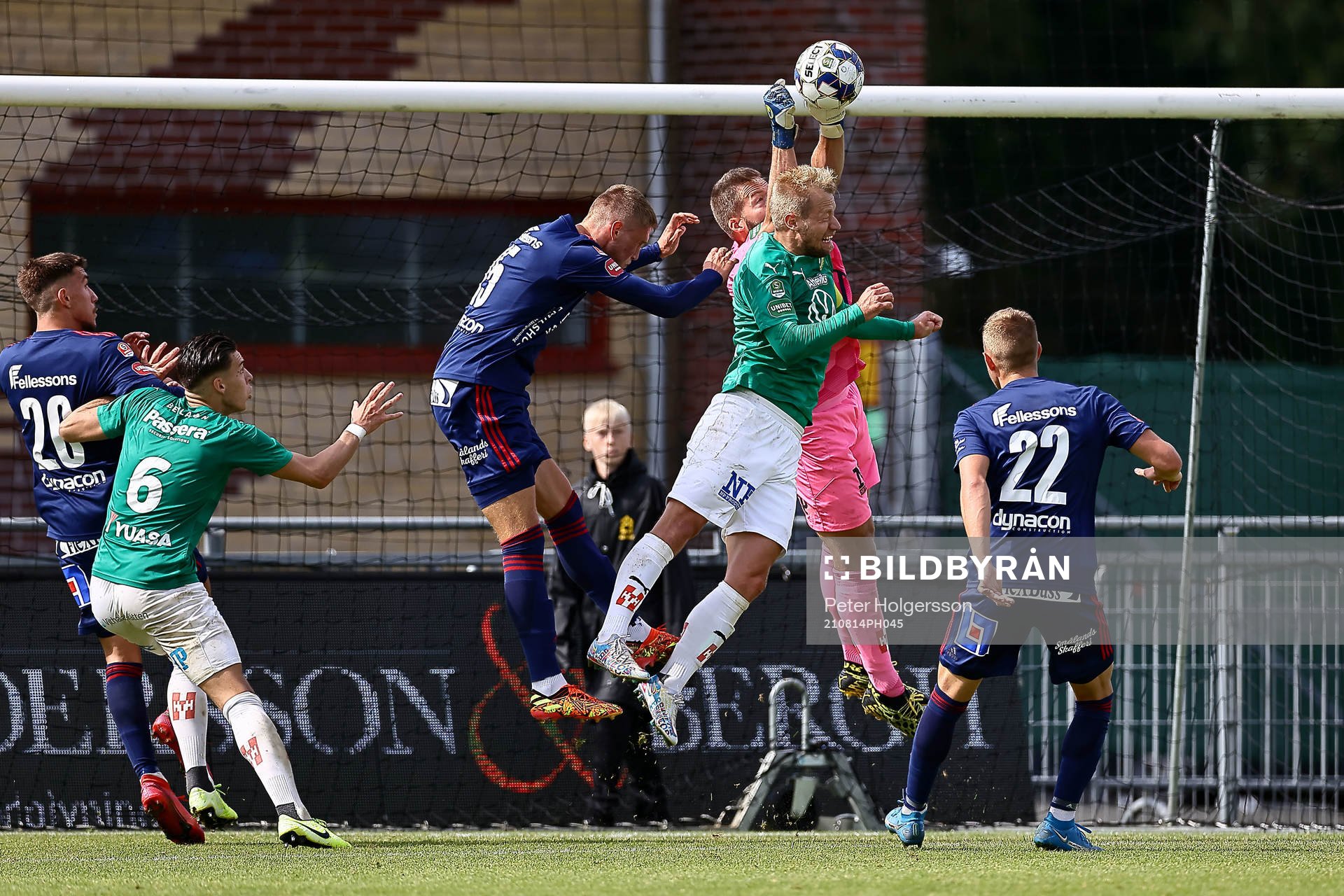 Spel framför jubel mål under fotbollsmatchen i Superettan mellan Jönköpings Södra och Öster den 14 augusti 2021 i Jönköping. 