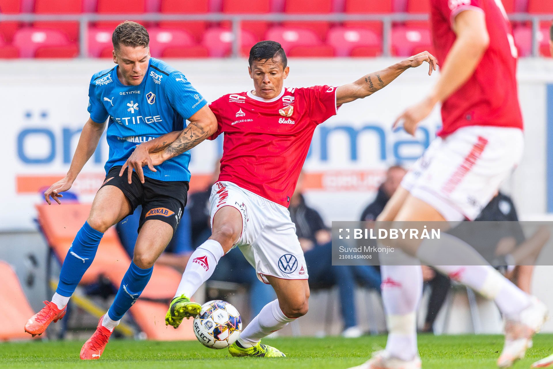 Halmstads Samuel Kroon och Kalmars Romario Pereira Sipiao