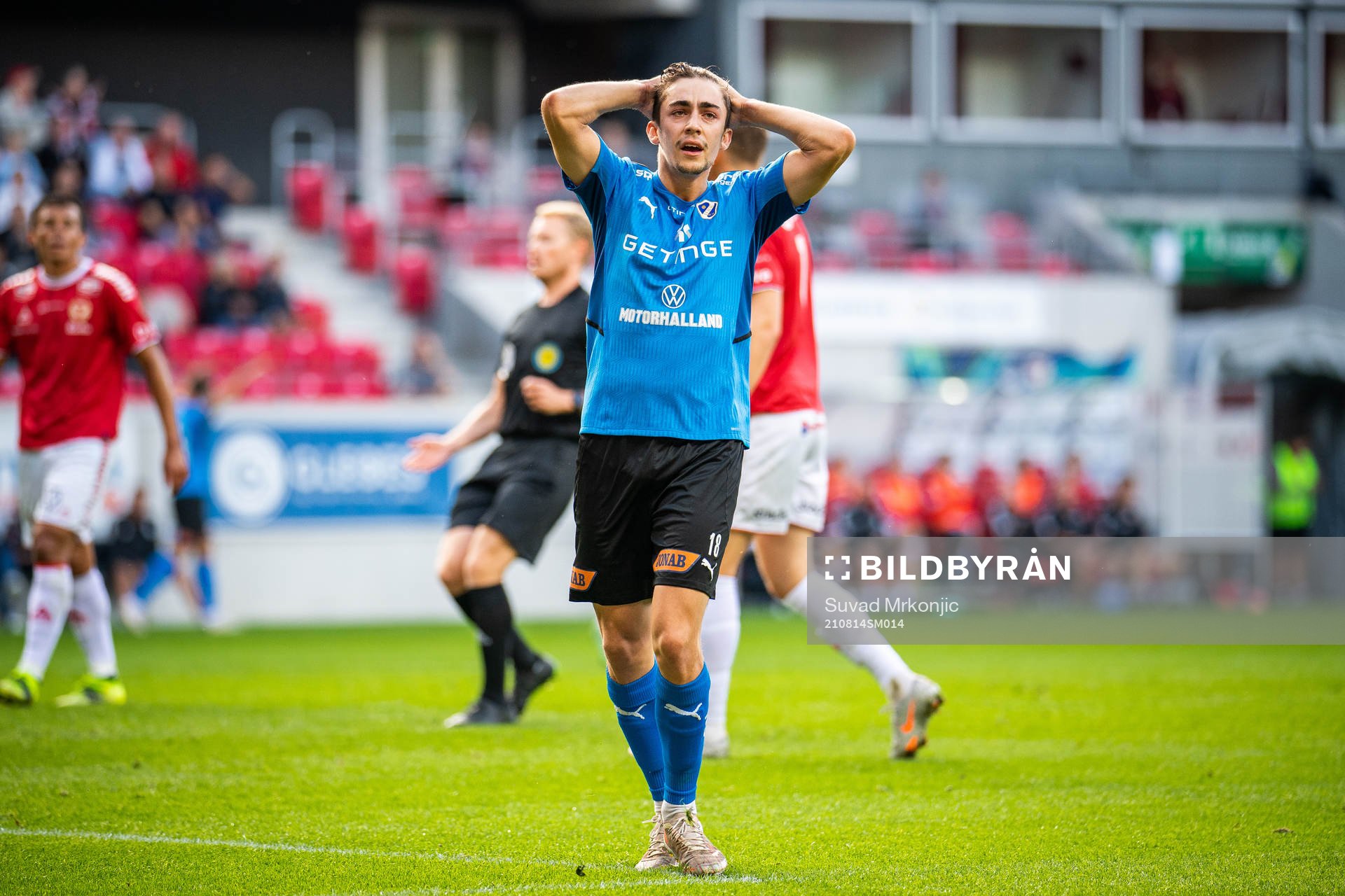 Halmstads Emil Tot Wikström deppar