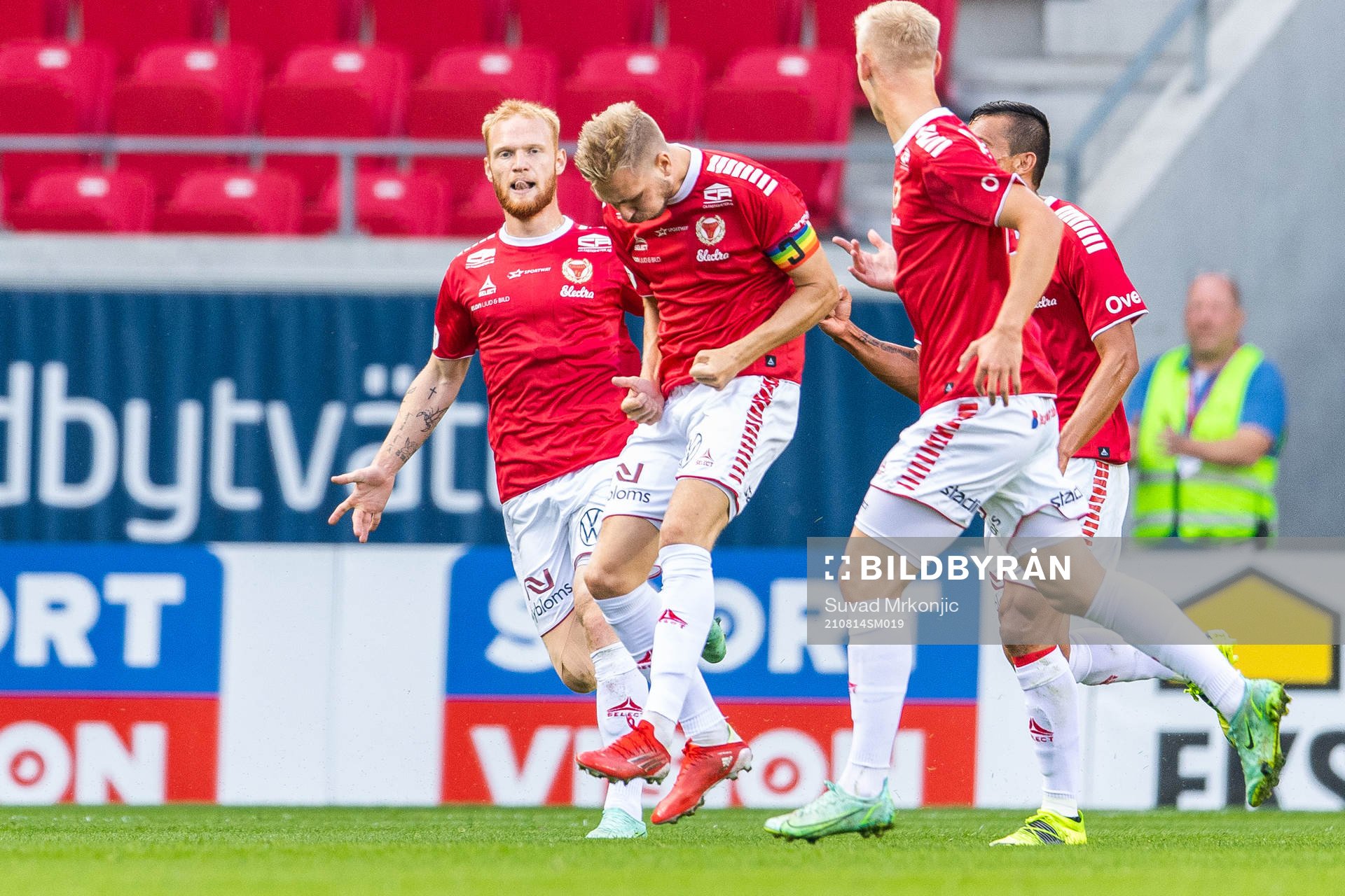 Kalmars Jonathan Ring jublar