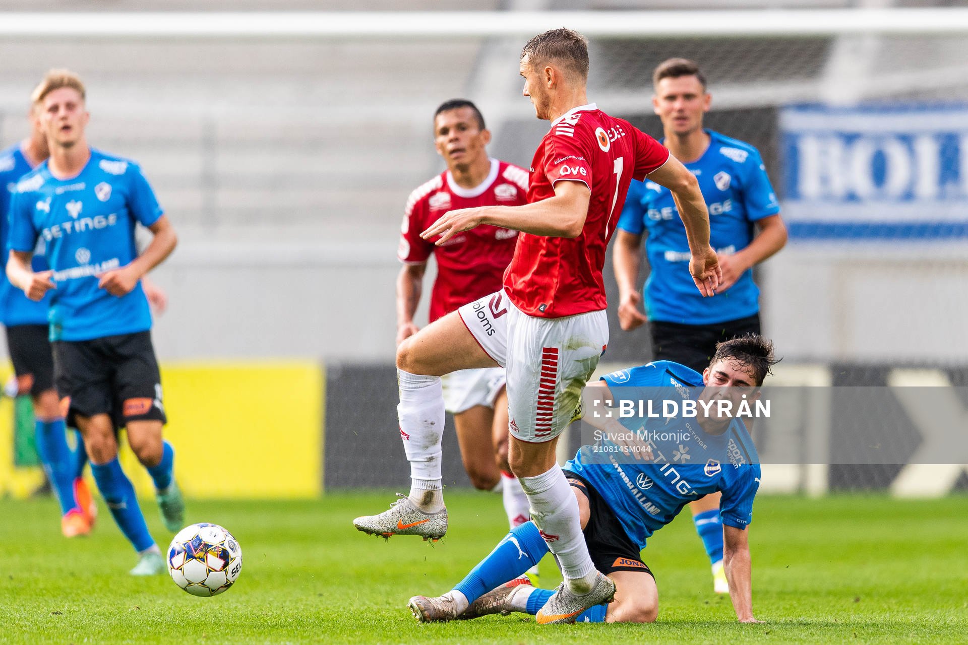 Kalmars Piotr Johansson och Halmstads Emil Tot Wikström