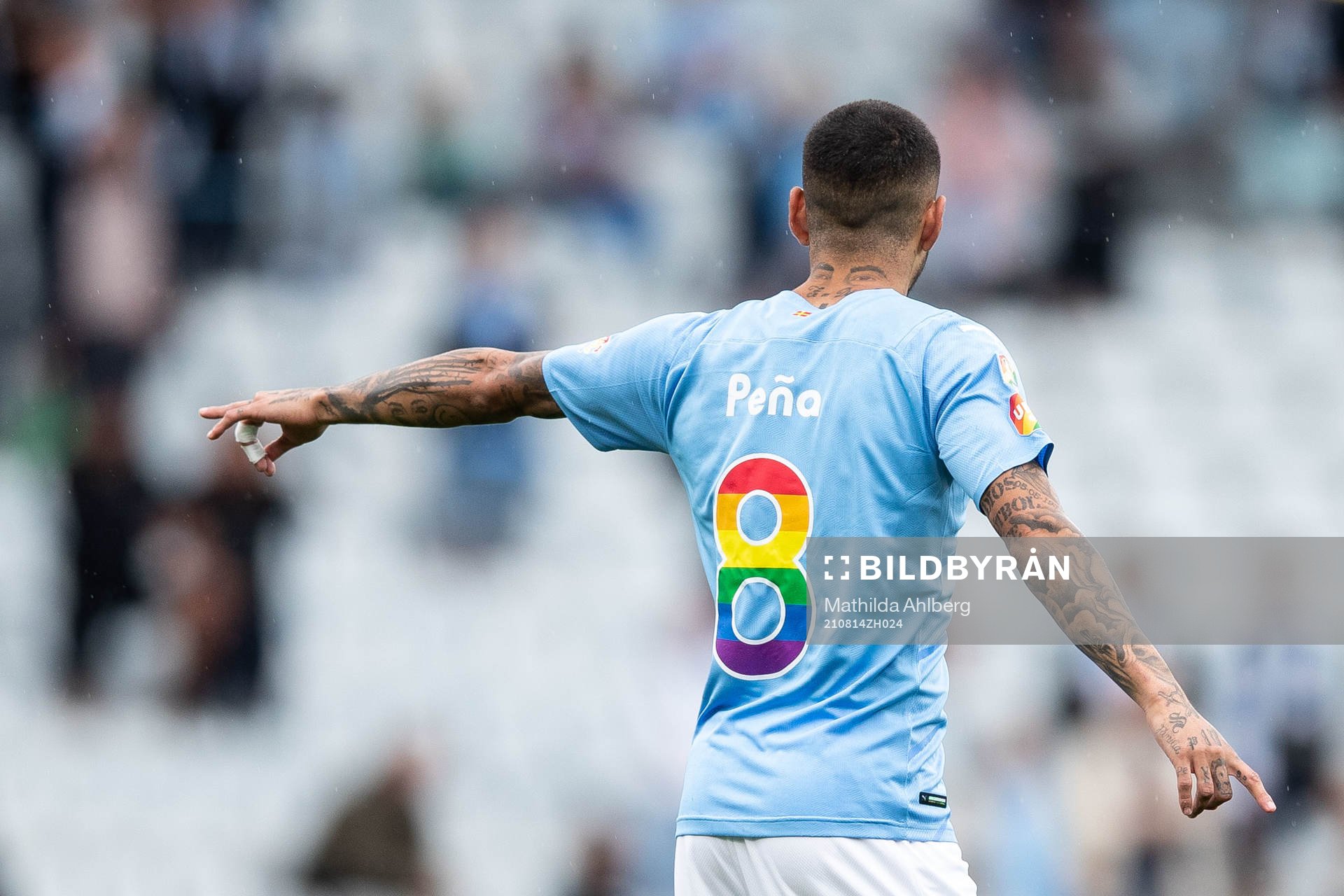 Malmö FFs Sergio Pena med regnbågsfärgade siffror på
