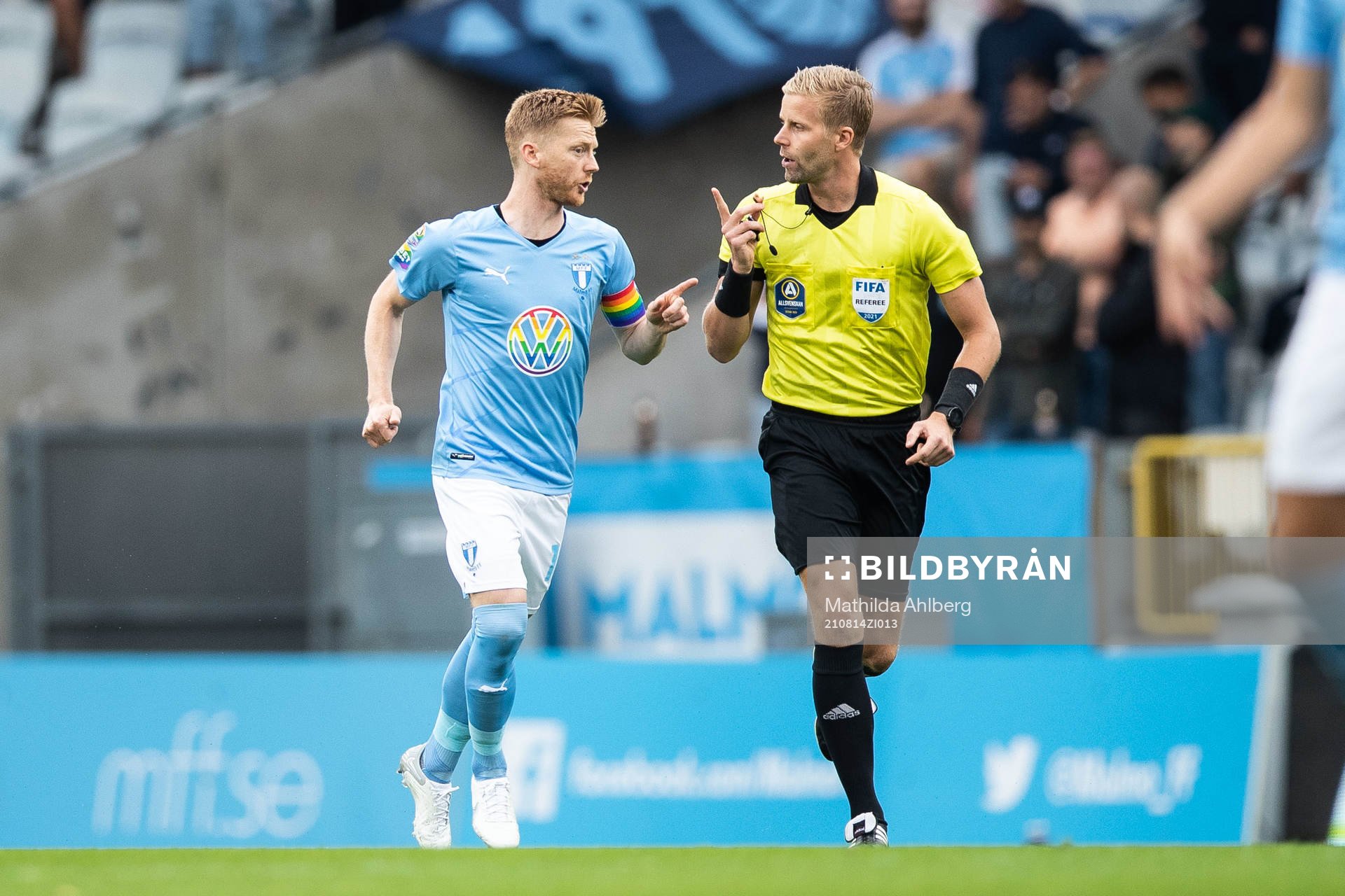 Malmö FFs Anders Christiansen och domare Glenn Nyberg