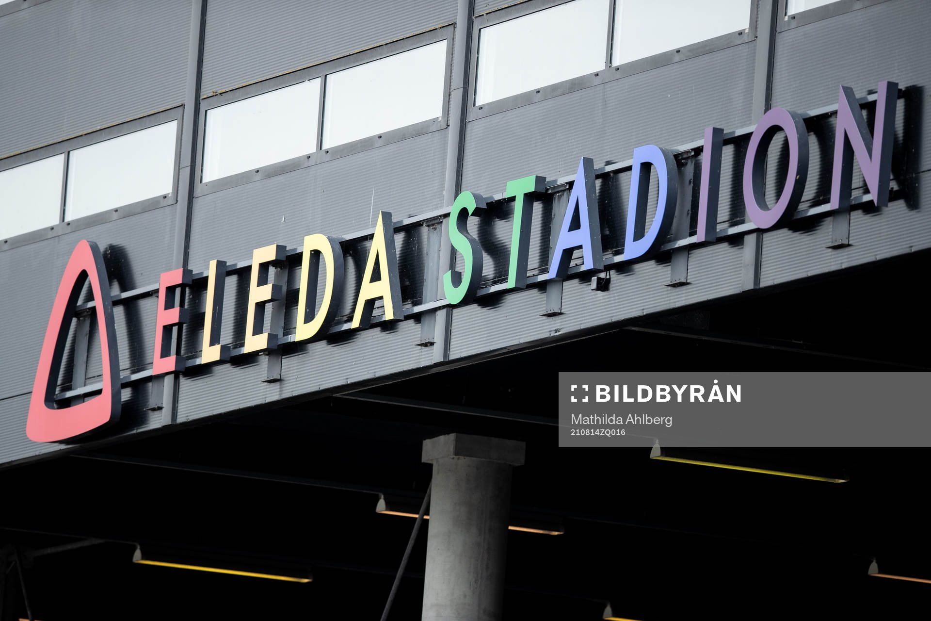 Eleda Stadion skylten i regnbågsfärger