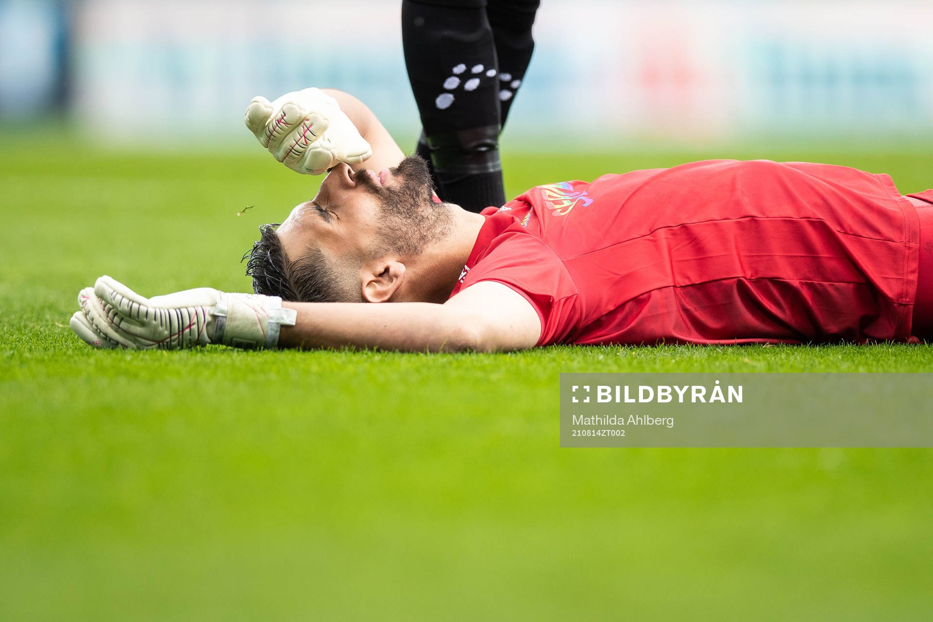 IFK Göteborgs målvakt Giannis Anestis har ont