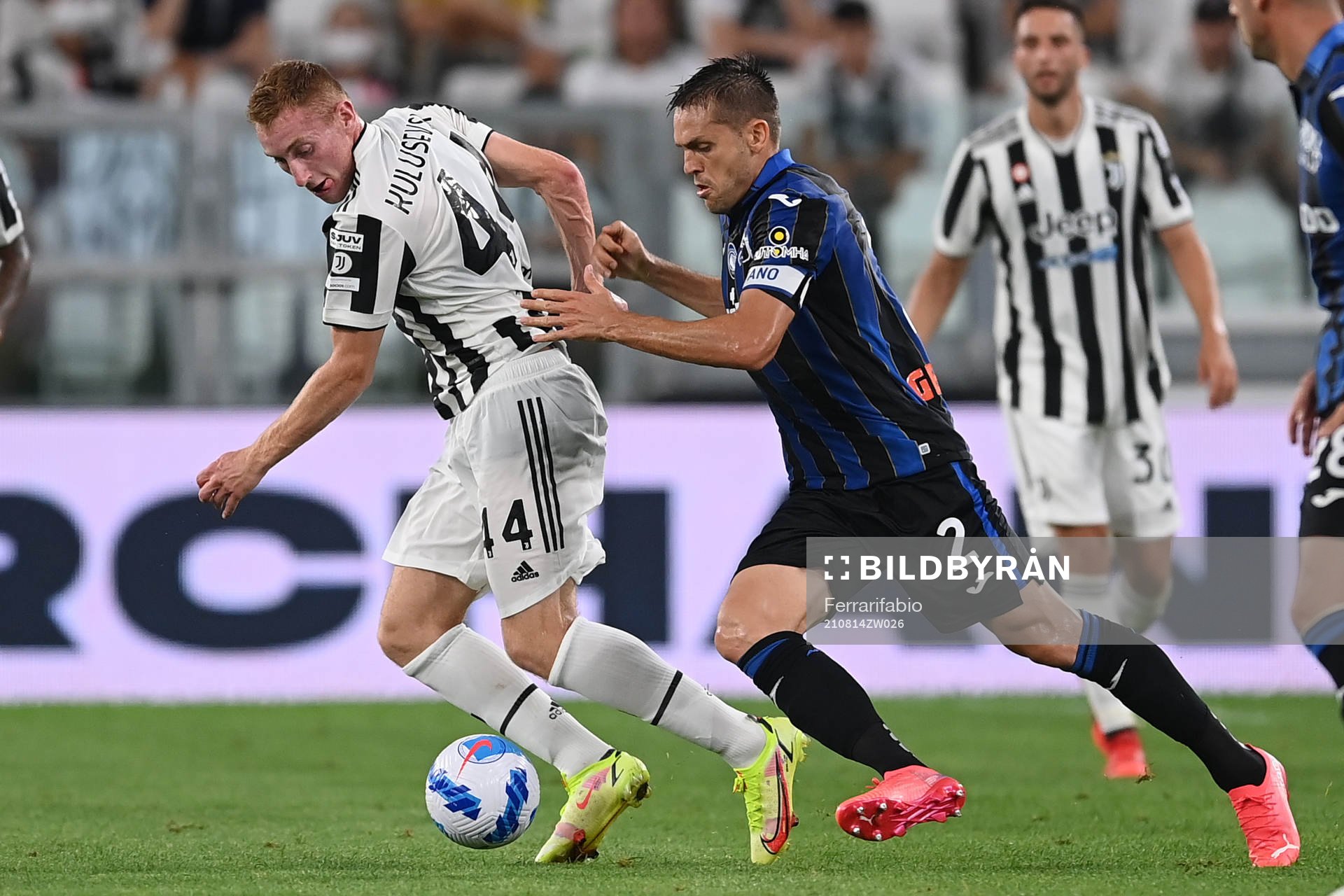 Juventus Dejan Kulusevski och Atalantas Rafael Toloi