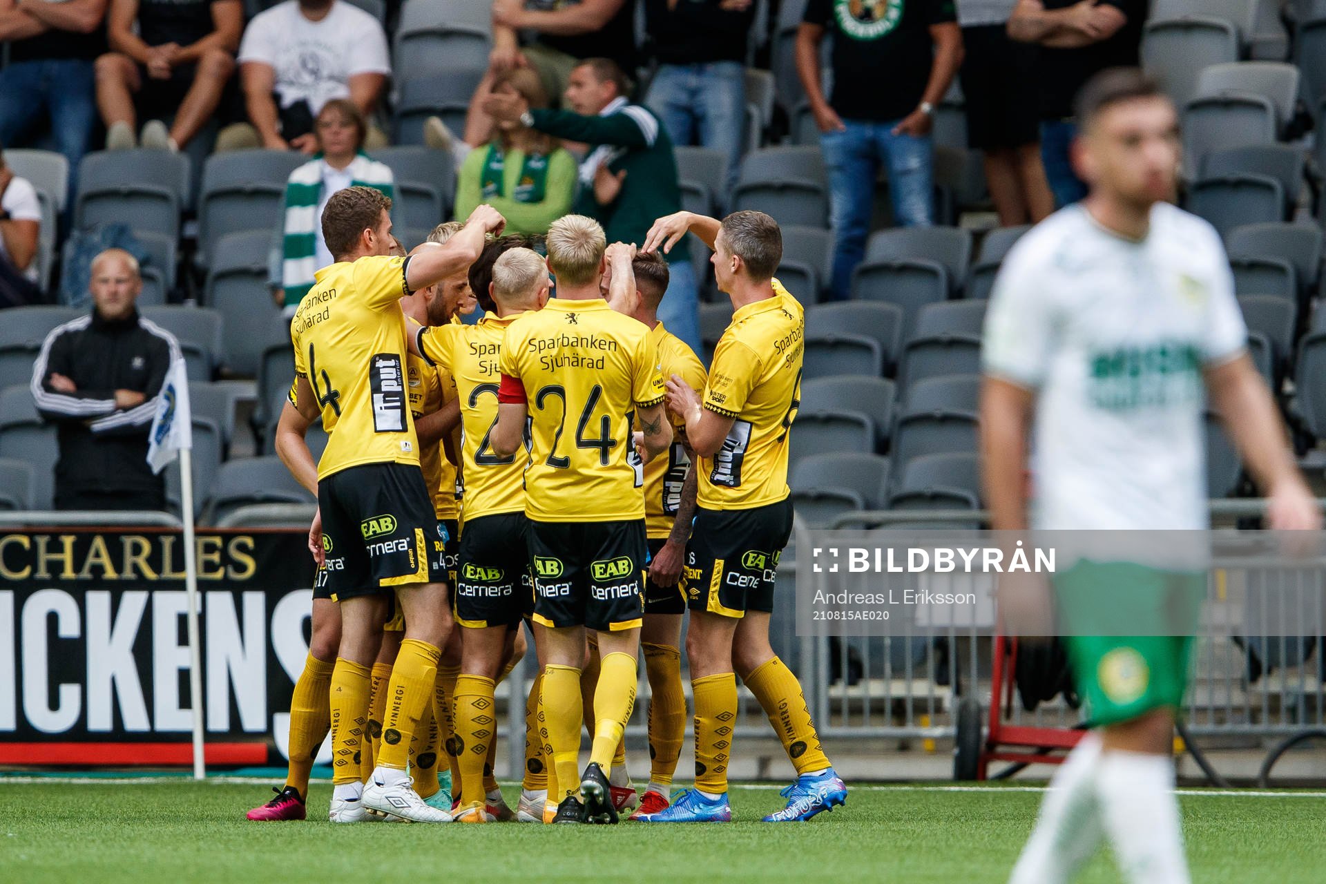 Elfsborgs Rasmus Alm jublar med lagkamrater