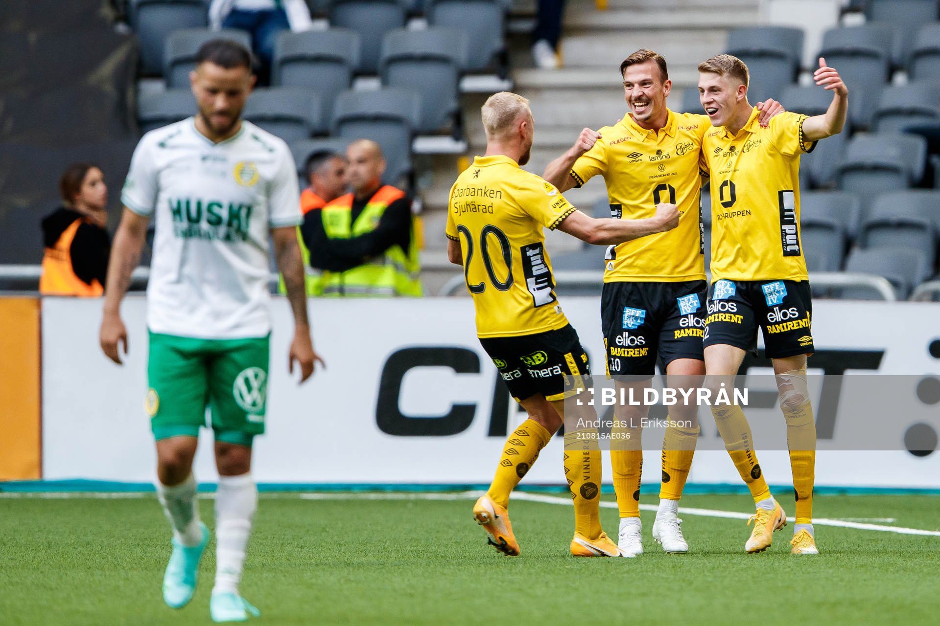 Elfsborgs Alexander Bernhadsson jublar med lagkmrater