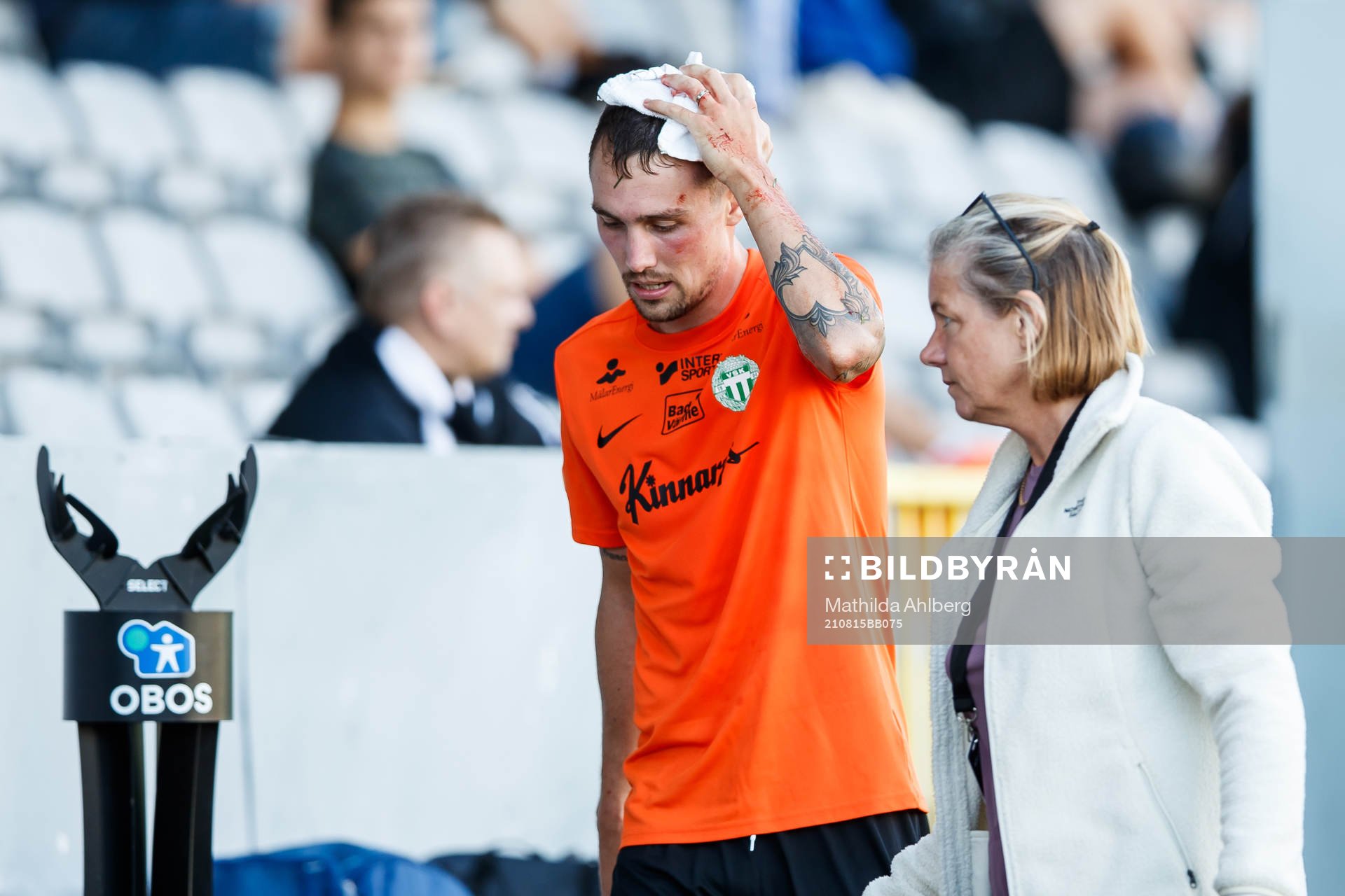 Västerås Filip Tronét lämnar skadad