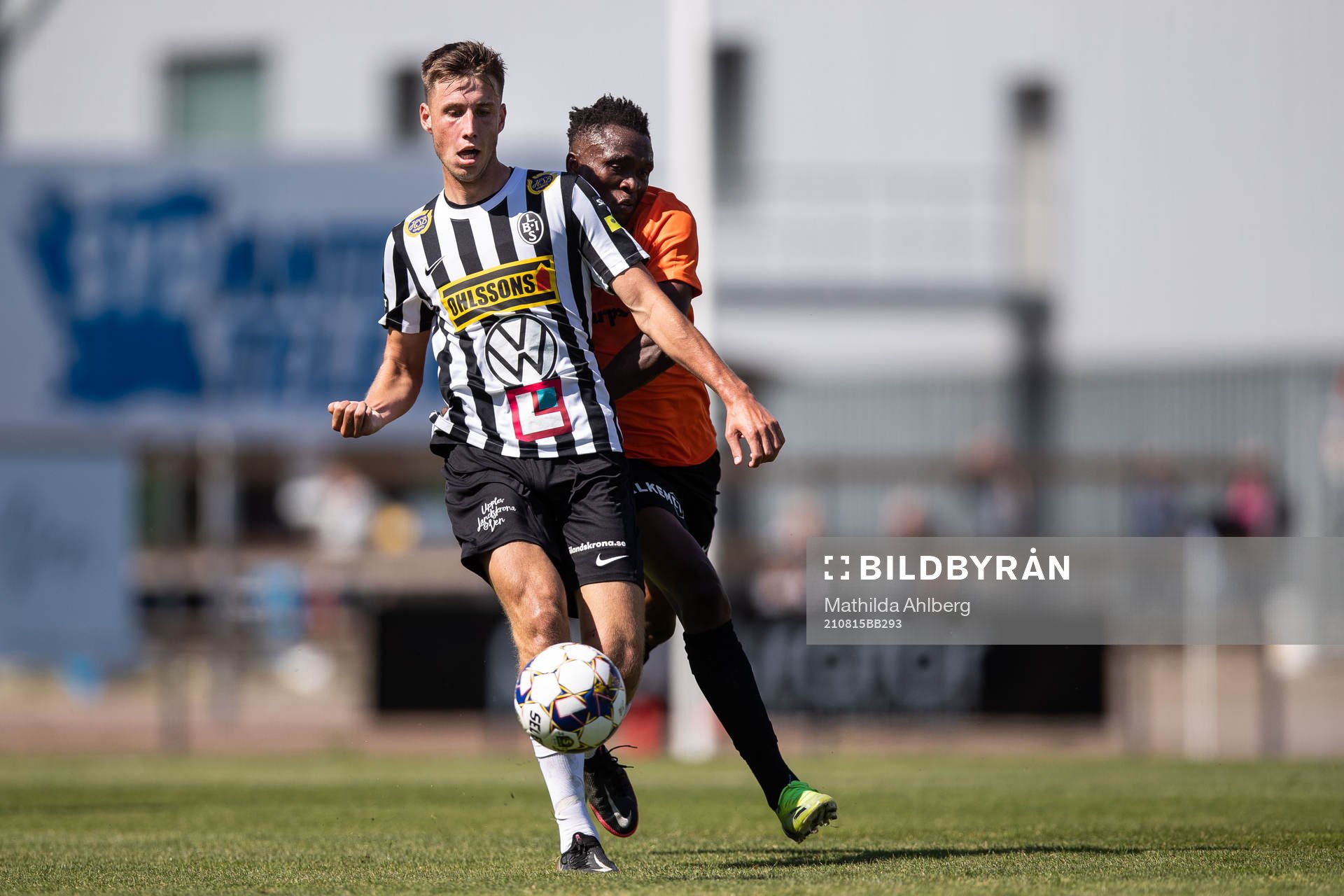 Landskronas Filip Olsson och Västerås Lawson Sabah