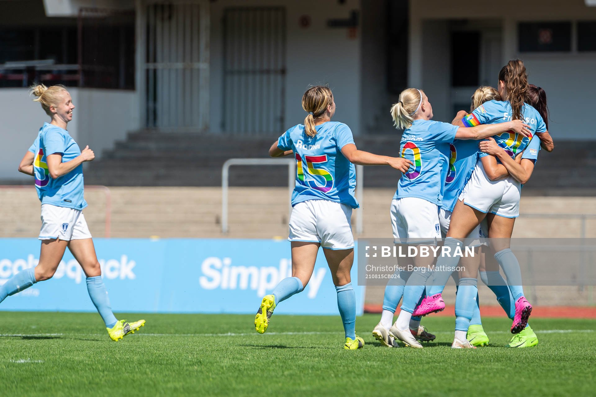 Malmö FFs Malin Gunnarsson jublar tillsammans med lagkamrater efter 1-0 under fotbollsmatchen i Division 3 sydvästra Skåne mellan Malmö FF och Husie IF den 15 augusti 2021 i Malmö.
