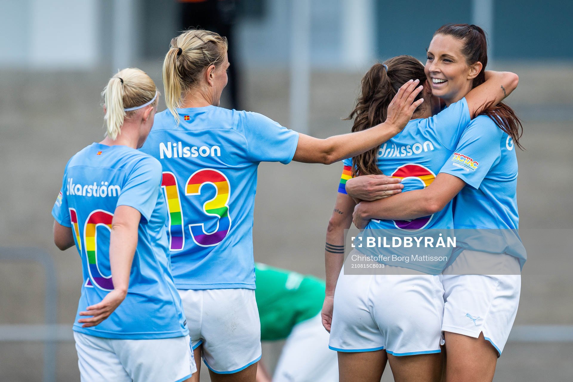 Malmö FFs Malin Gunnarsson jublar tillsammans med Saga Fredriksson, Melina Skarström och Annelie Nilsson efter 5-0 under fotbollsmatchen i Division 3 sydvästra Skåne mellan Malmö FF och Husie IF den 15 augusti 2021 i Malmö.
