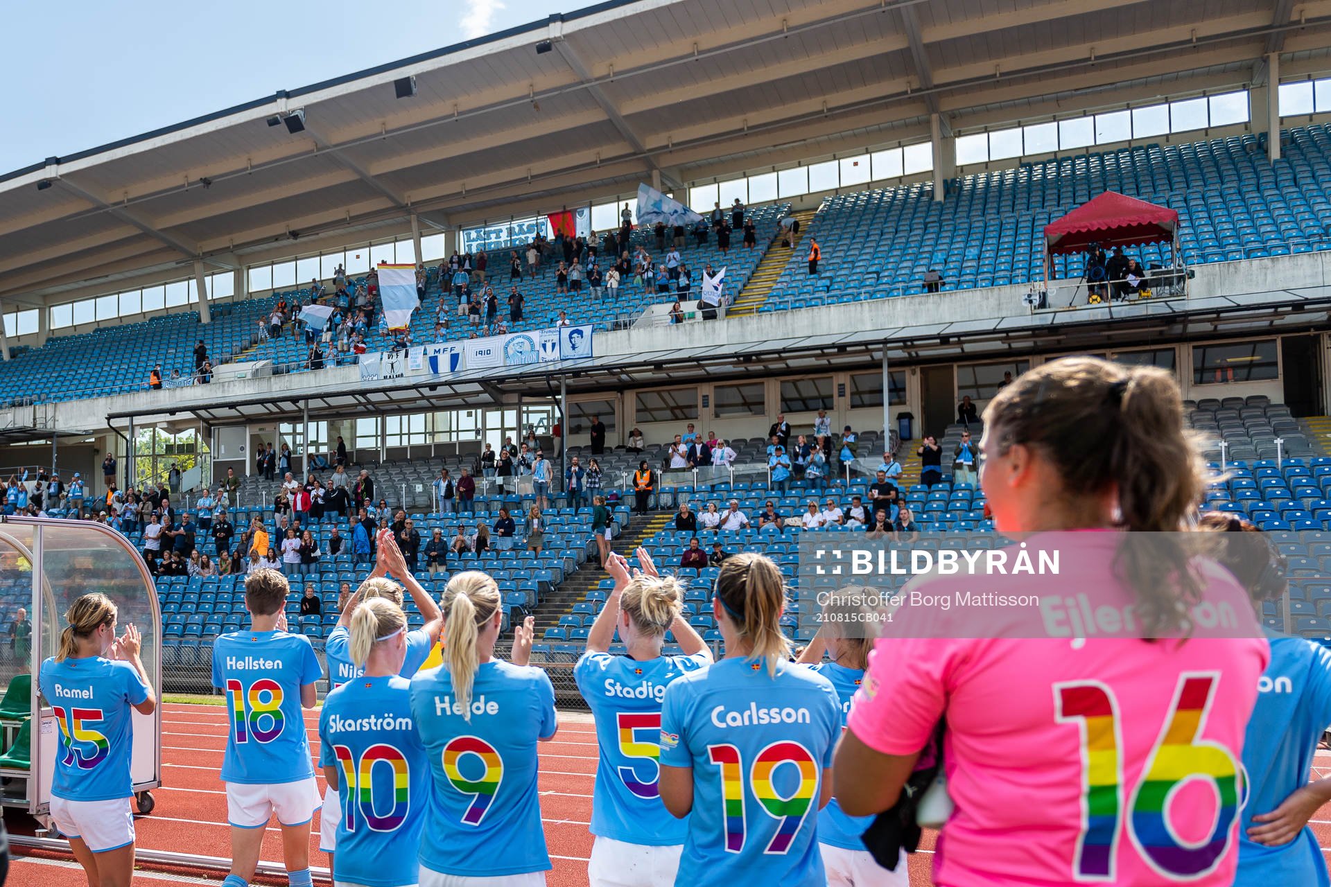 Malmö FFs spelare tackar publiken