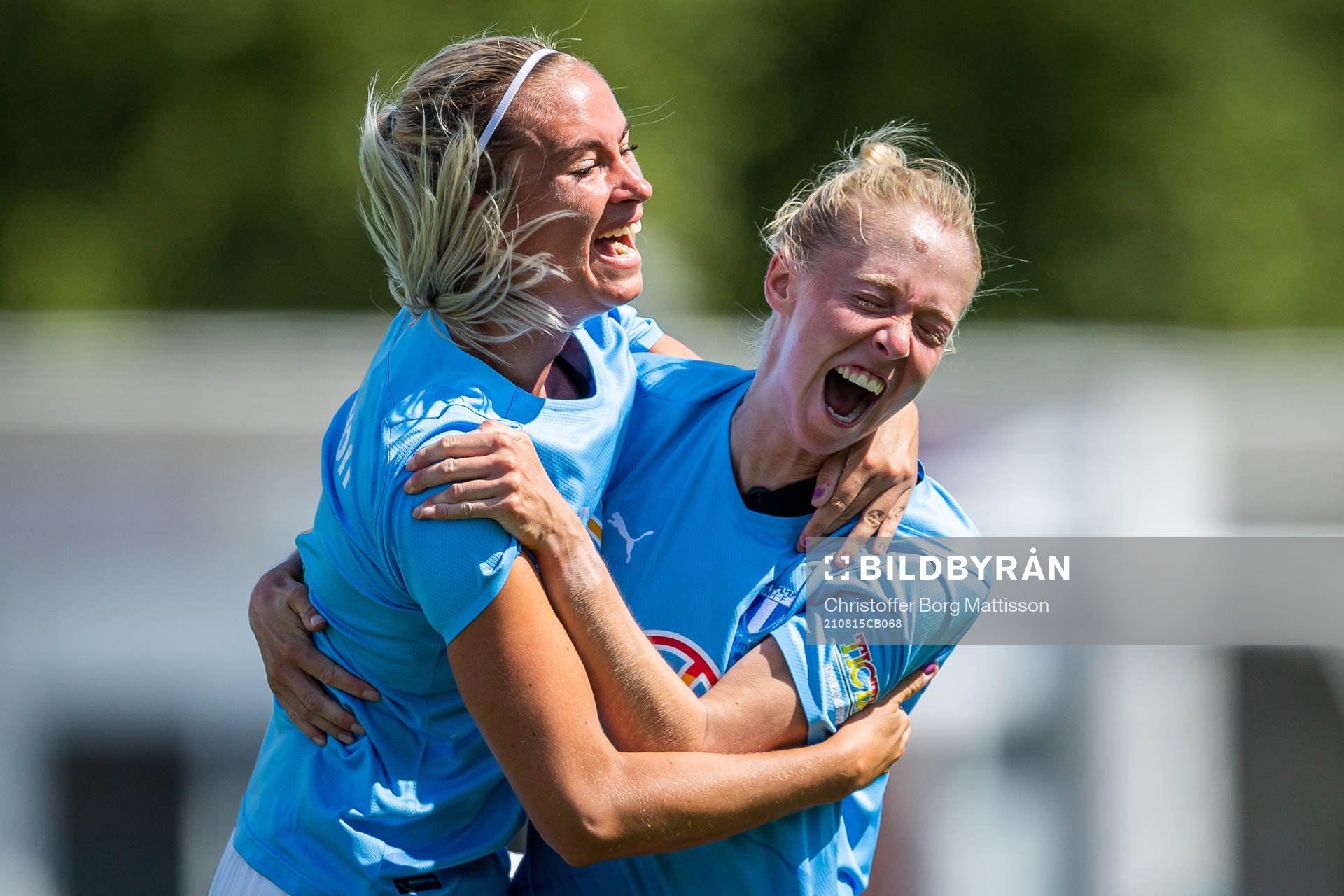 Malmö FFs Ida Hansson och Stina Stadig jublar