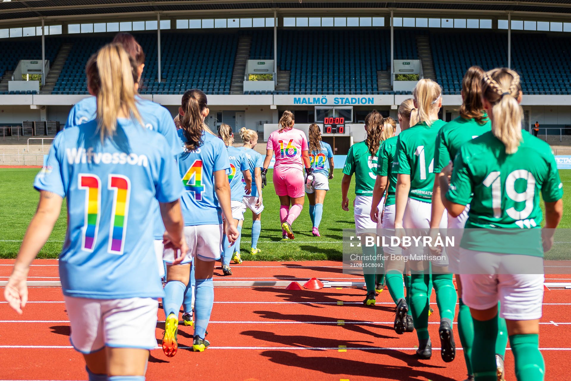 Malmö FF och Husies spelare gör entré