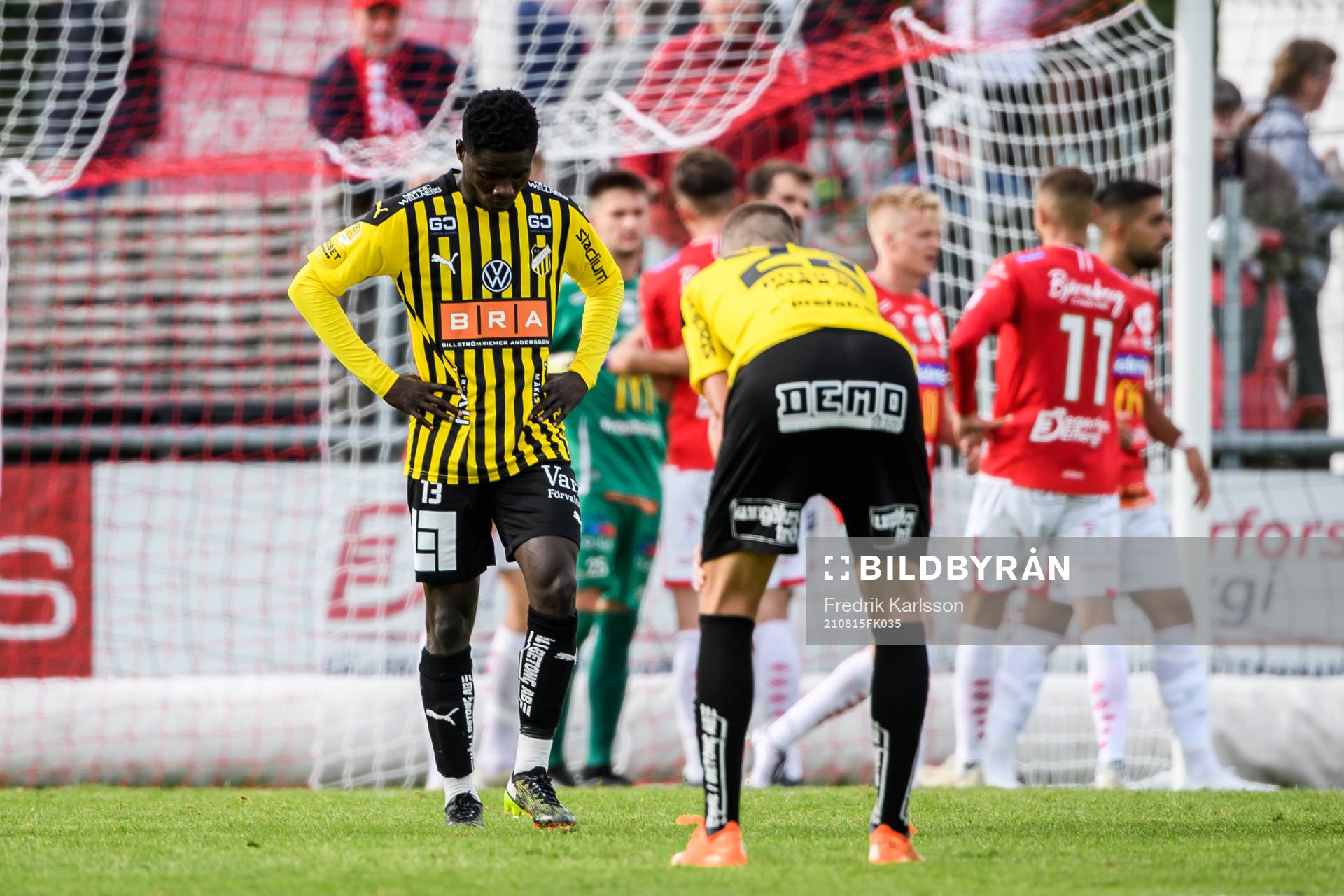 Häckens Yannick Adjoumani och Tobias Carlsson deppar
