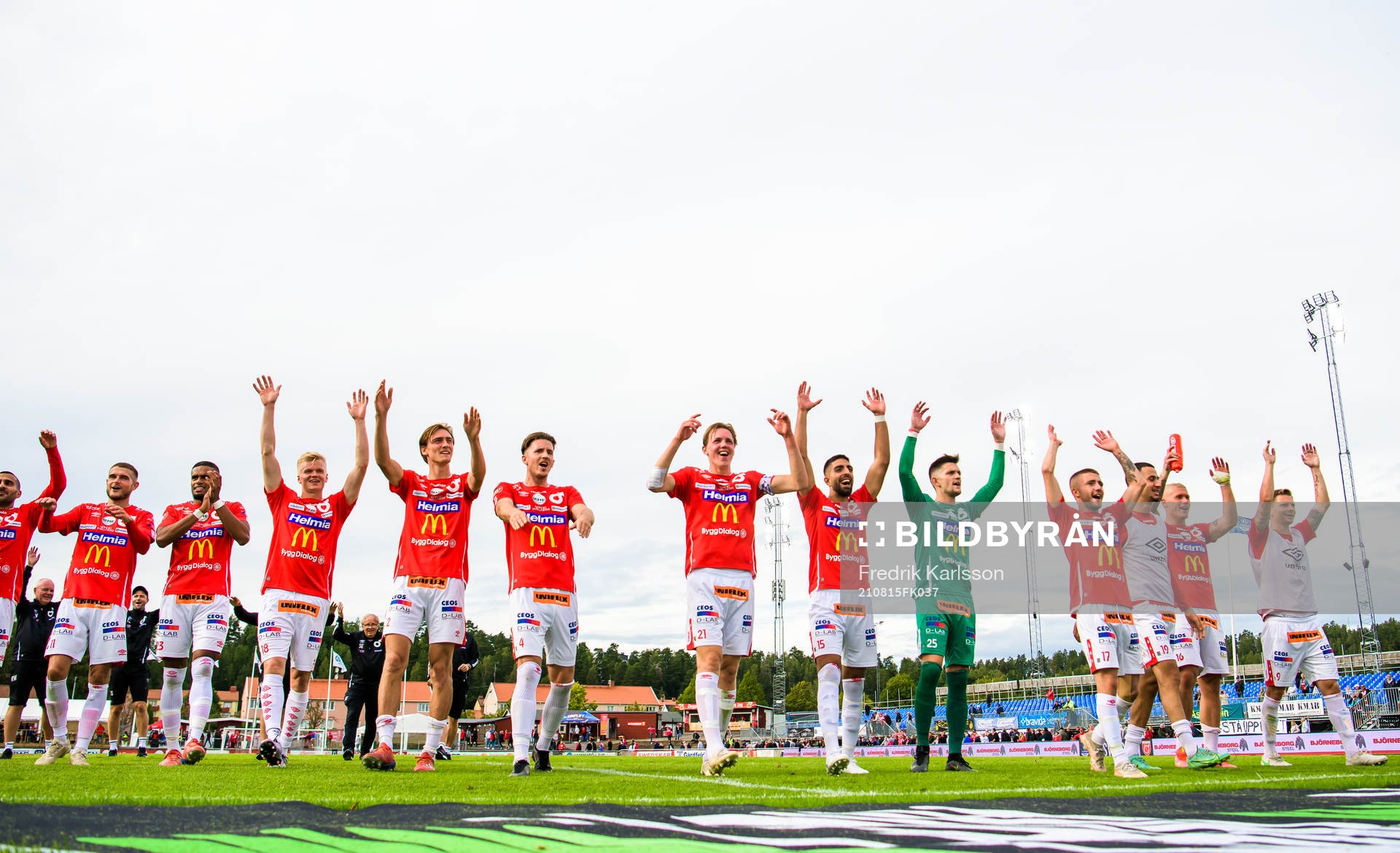 Degerfors spelare jublar