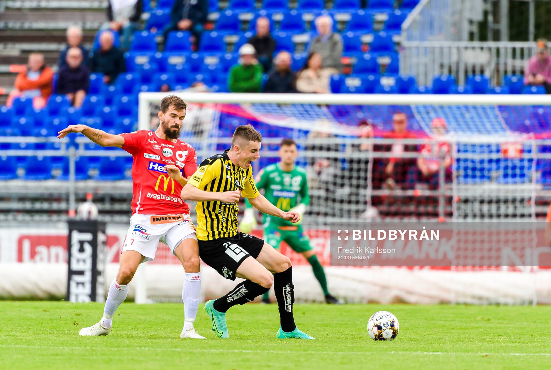 Degerfors Sebastian Olsson och Häckens Patrik Wålemark