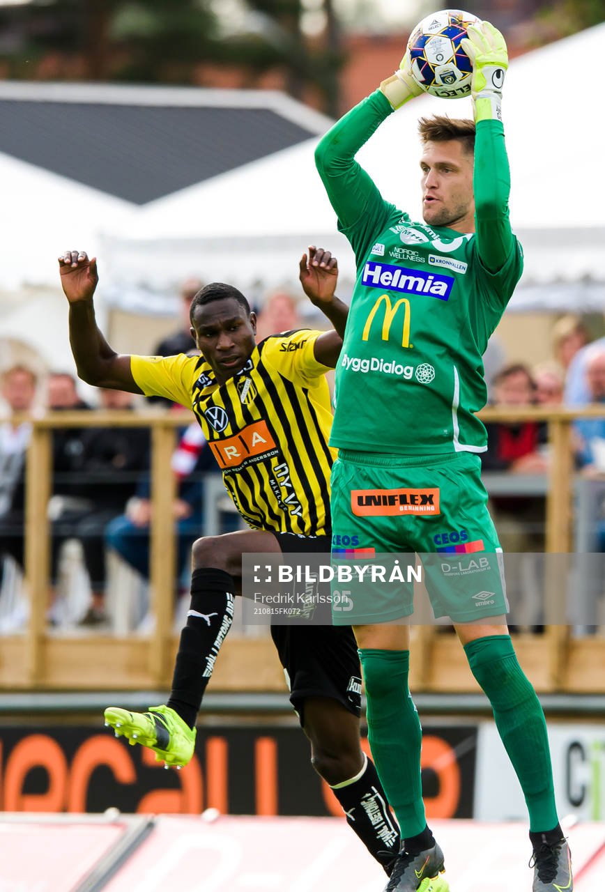 Häckens Godswill Ekpolo  och Degerfors Jeffrey Gal