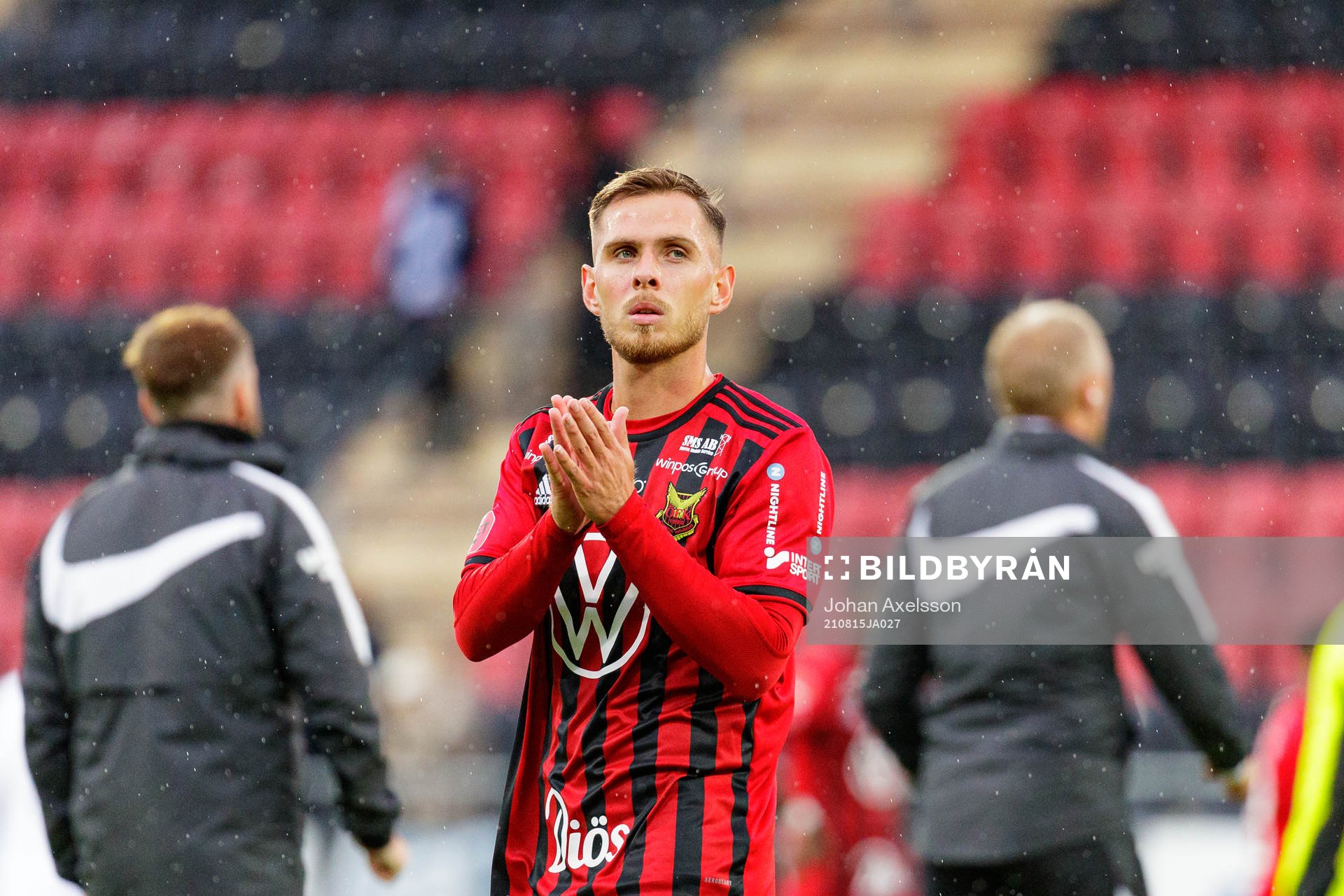 Östersunds Charlie Colkett  tackar publiken