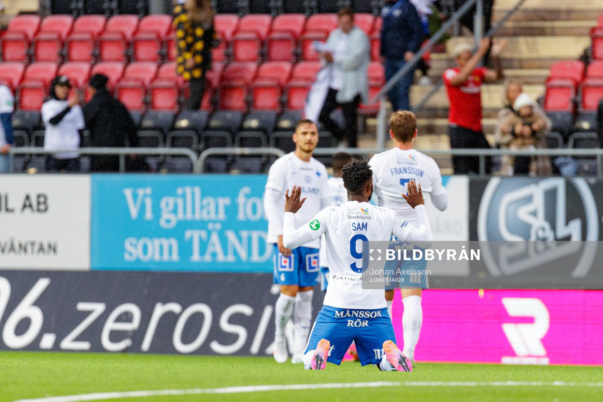 IFK Norrköpings Samuel Adegbenro jublar