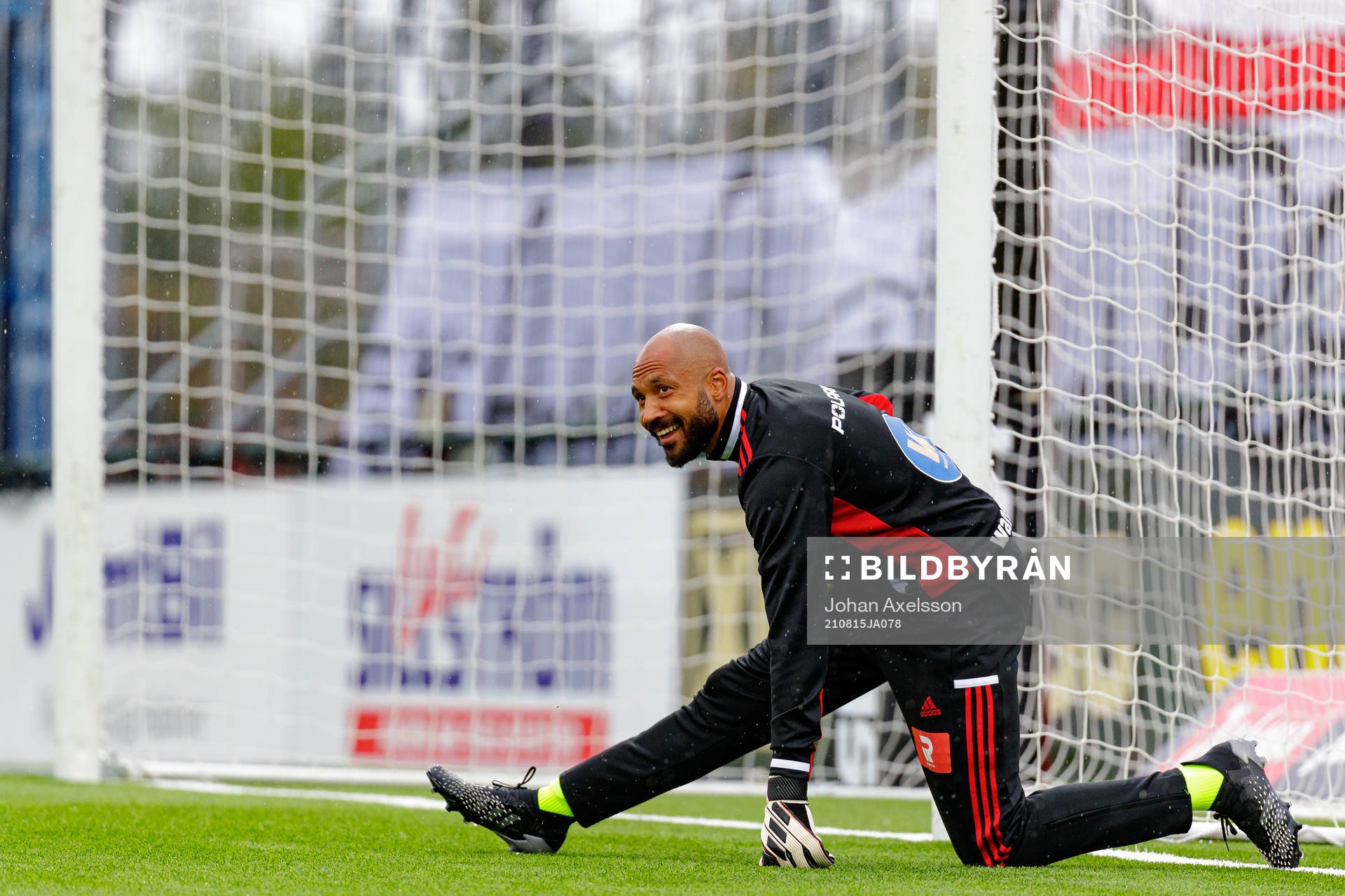 Östersunds målvakt Aly Keita ler