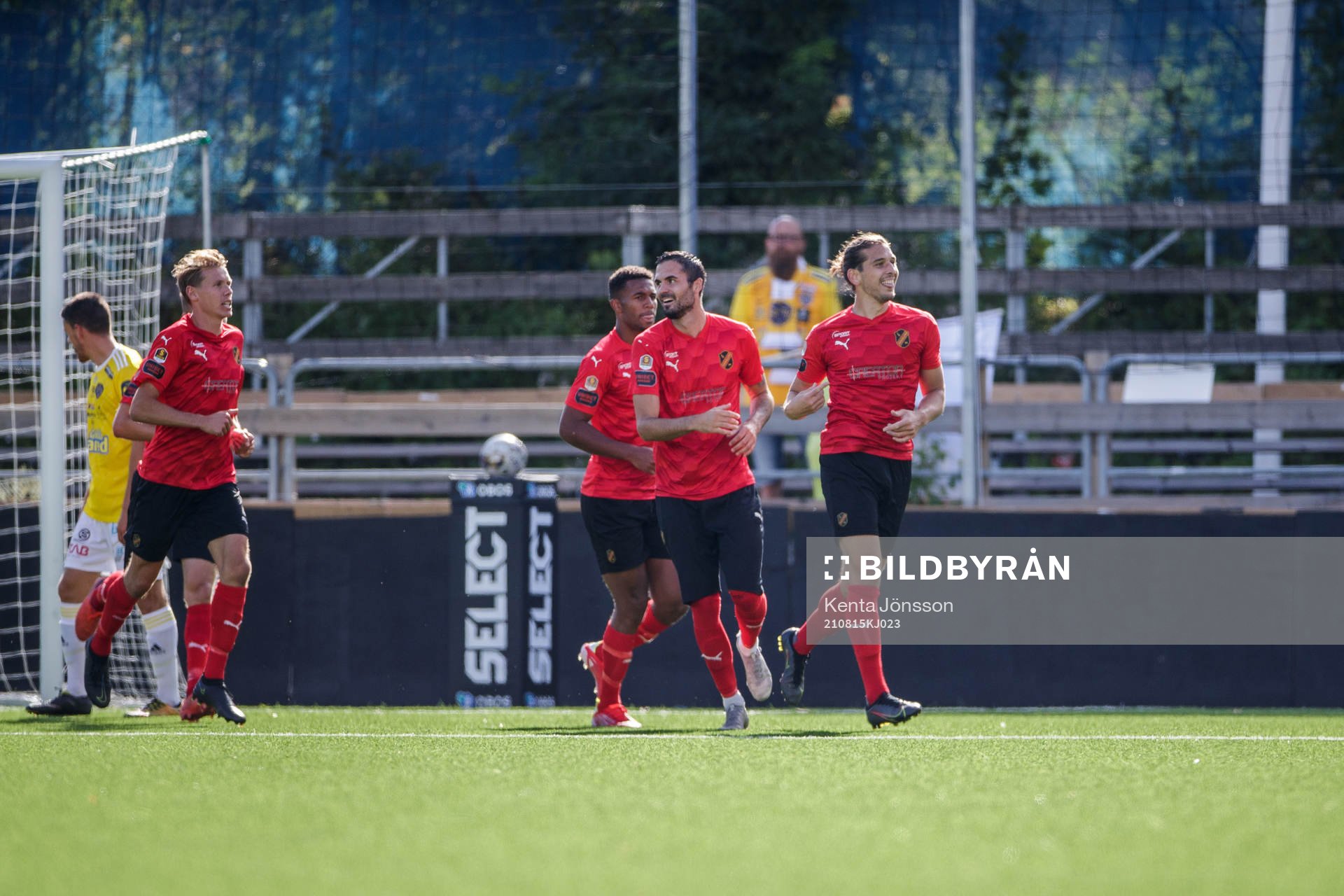 Vasalunds Nikola Vasic jublar efter 1-0 under fotbollsmatchen i Superettan mellan Vasalund och Falkenberg den 15 augusti 2021 i Stockholm. 