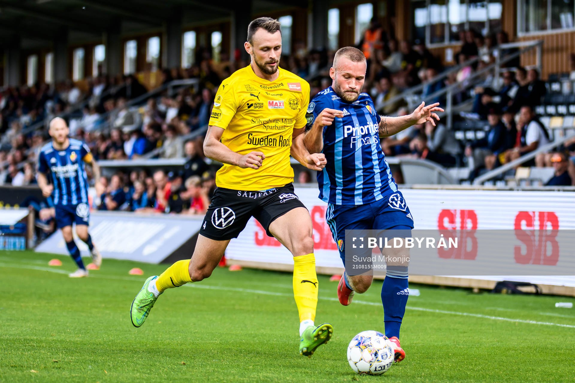 Mjällbys Max Watson och Djurgårdens Nicklas Bärkroth