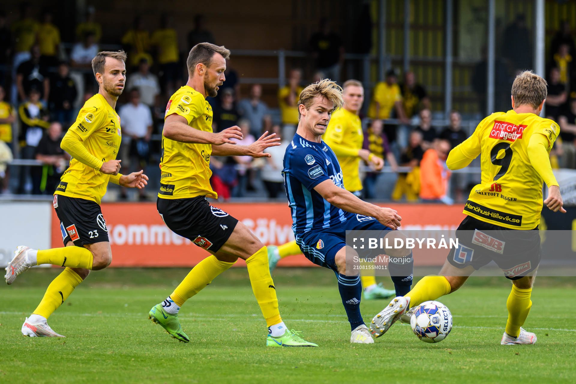 Djurgårdens Hampus Finndell och Mjällbys Joel Nilsson