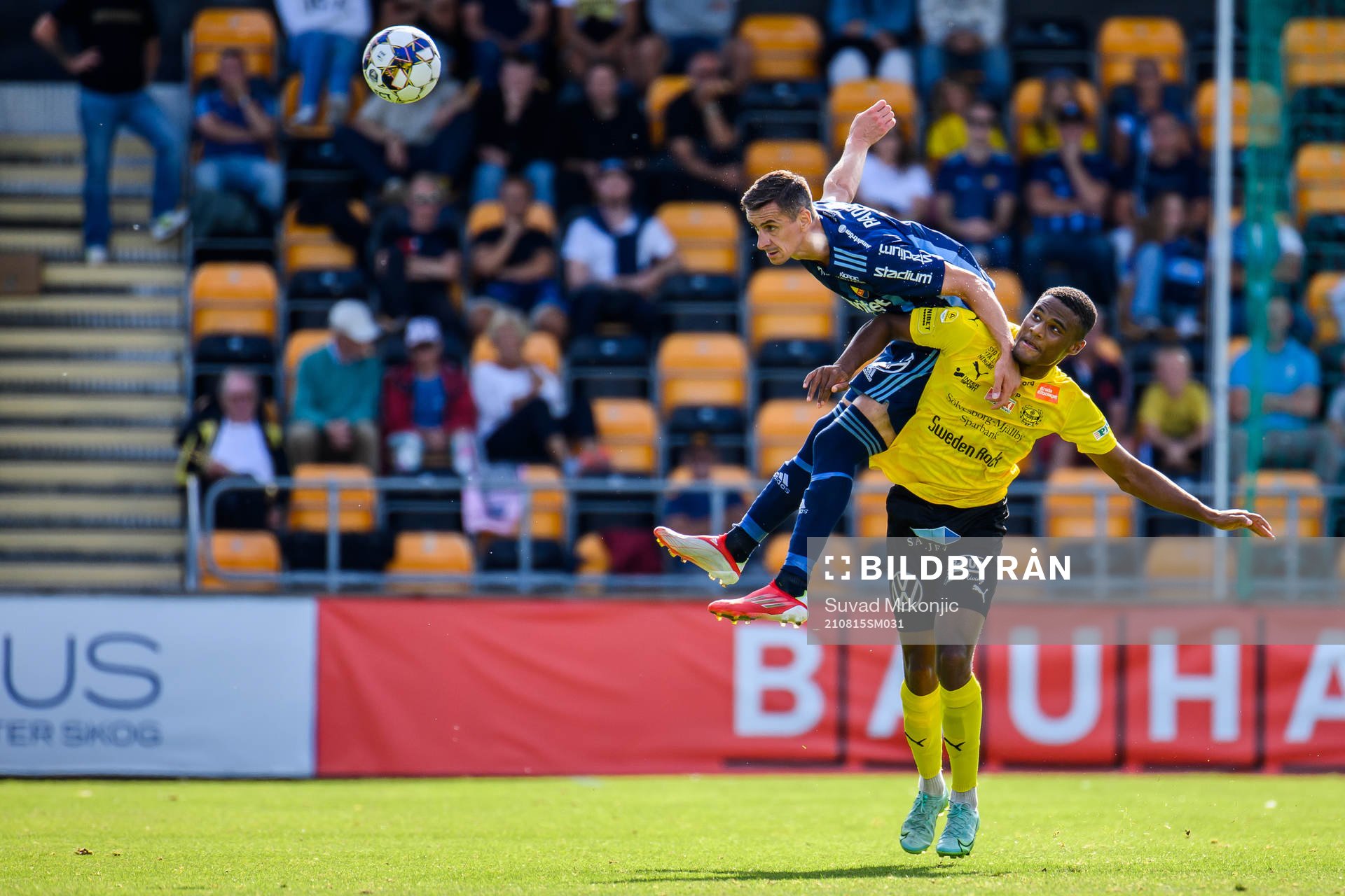 Djurgårdens Haris Radetinac och Mjällbys Amin Sarr