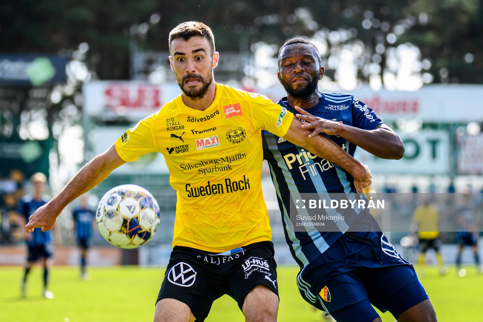 Mjällbys Carlos Moros Gracia och Djurgårdens Emmanuel