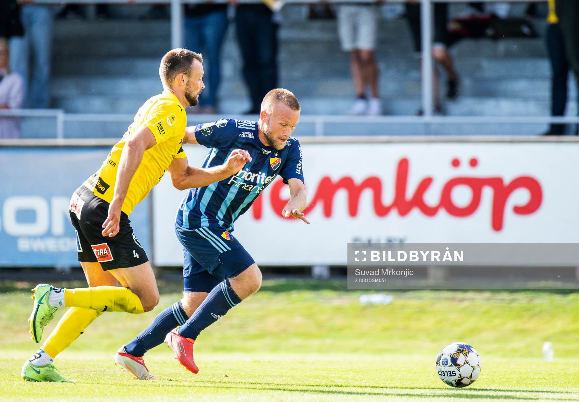 Mjällbys Max Watson och Djurgårdens Nicklas Bärkroth