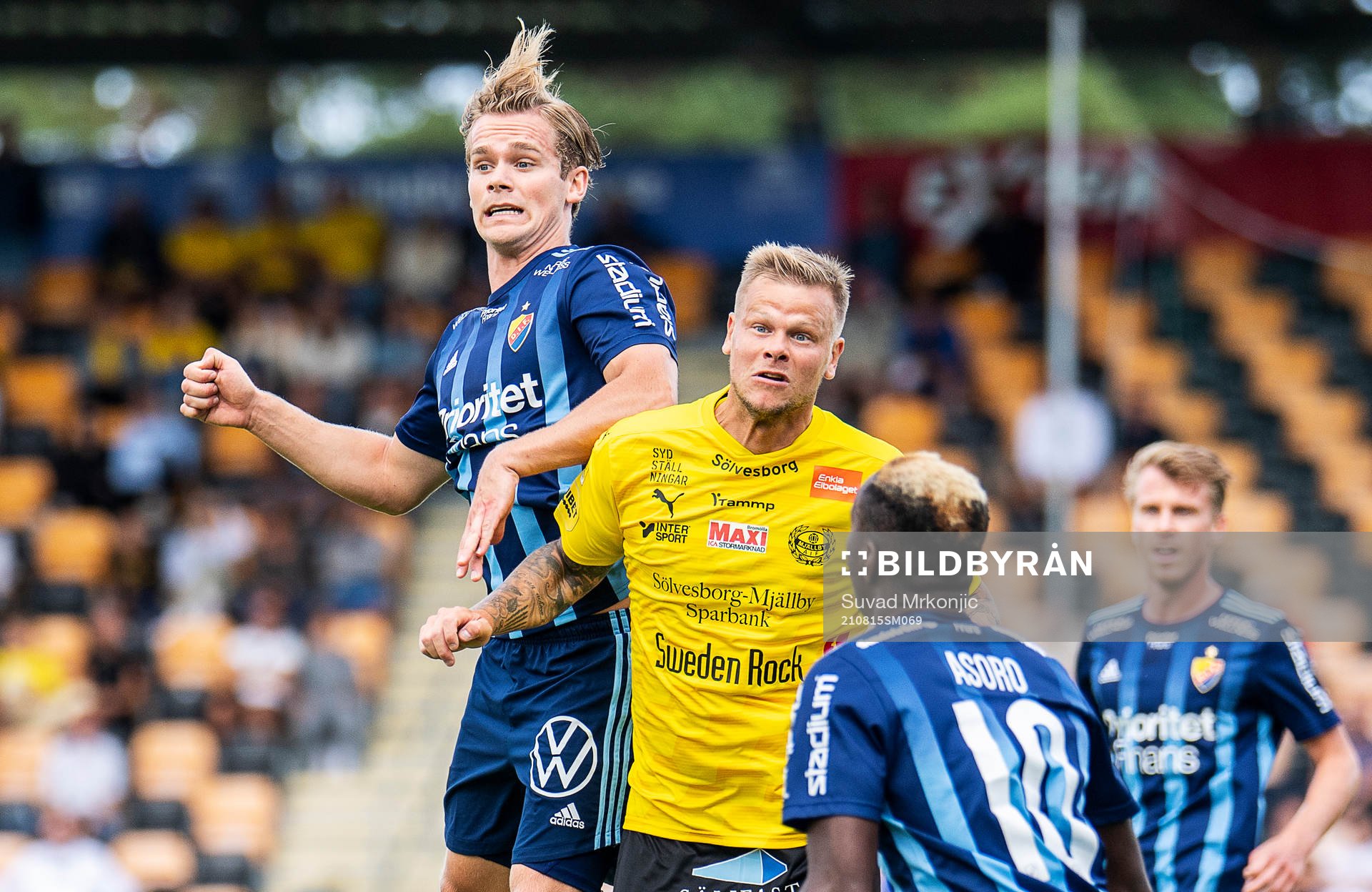 Djurgårdens Hampus Finndell och Mjällbys David Löfquist