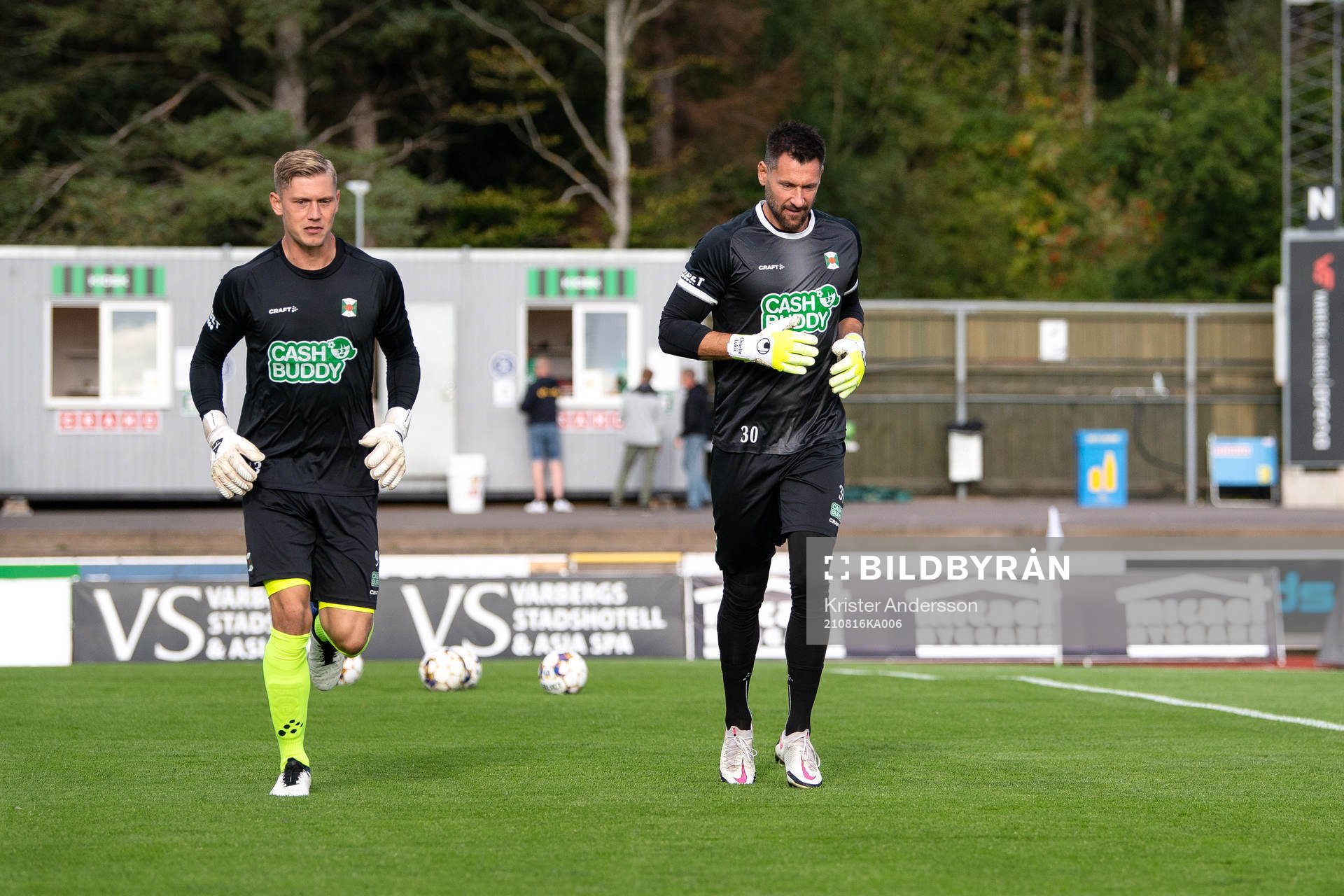Varbergs målvakt Philip Mårtensson och målvakt Stojan