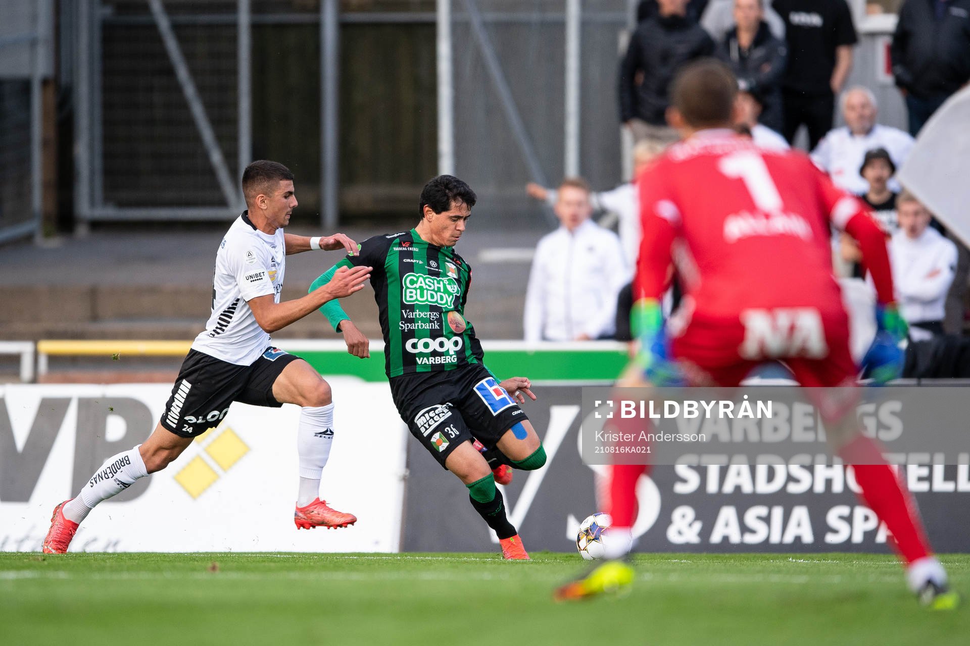 Örebros Hussein Ali och Varbergs Jean Carlos De Brito