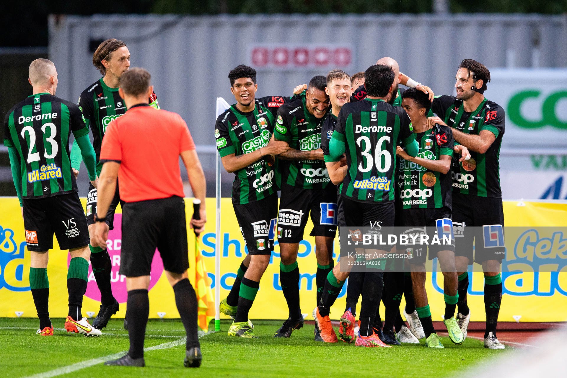 Varbergs Robin Simovic jublar med laget