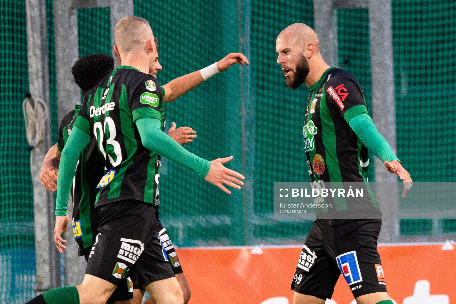 Varbergs Robin Simovic jublar efter 1-0 under fotbollsmatchen i Allsvenskan mellan Varberg och Örebro den 16 augusti 2021 i Varberg. 