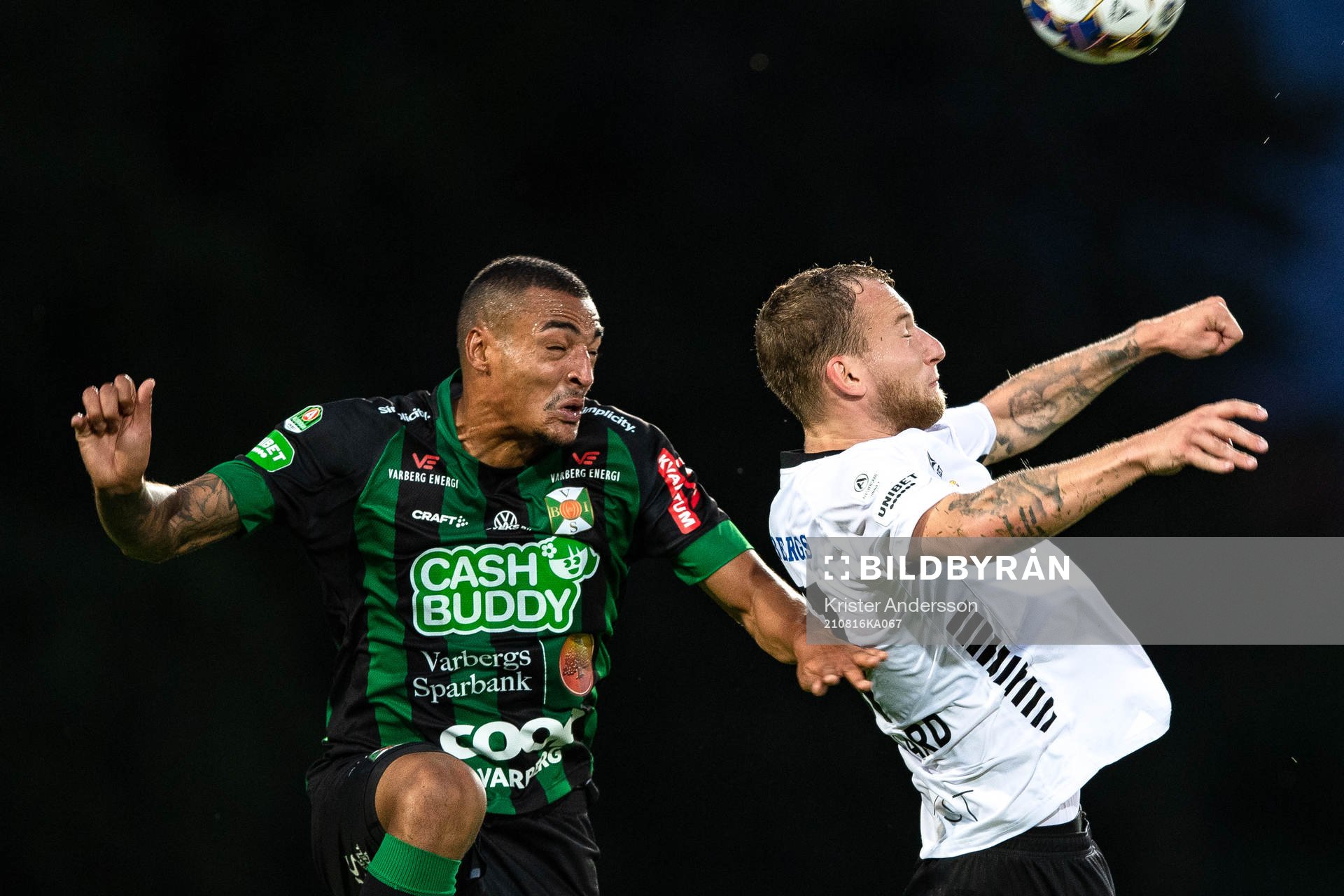 Varbergs Simon Karlsson Adjei och Örebros Andreas Skovgaard